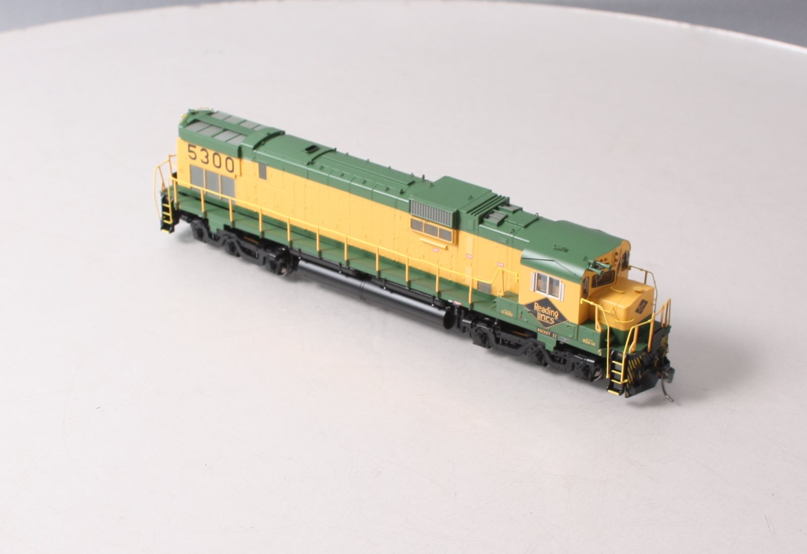 Bowser 23691 HO Reading Executive Line Diesel Alco C630 w/Tri-Mount #5300