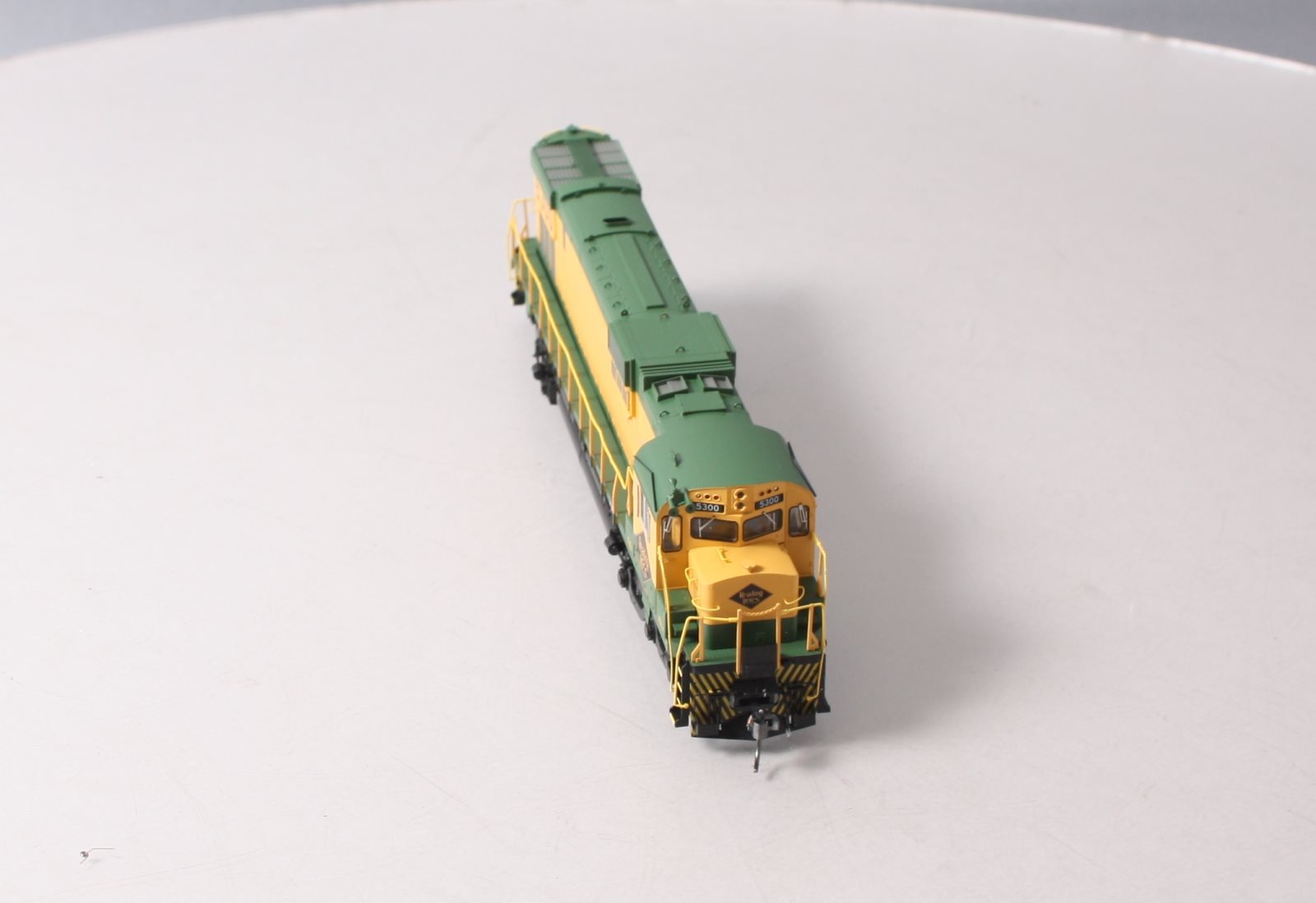 Bowser 23691 HO Reading Executive Line Diesel Alco C630 w/Tri-Mount #5300