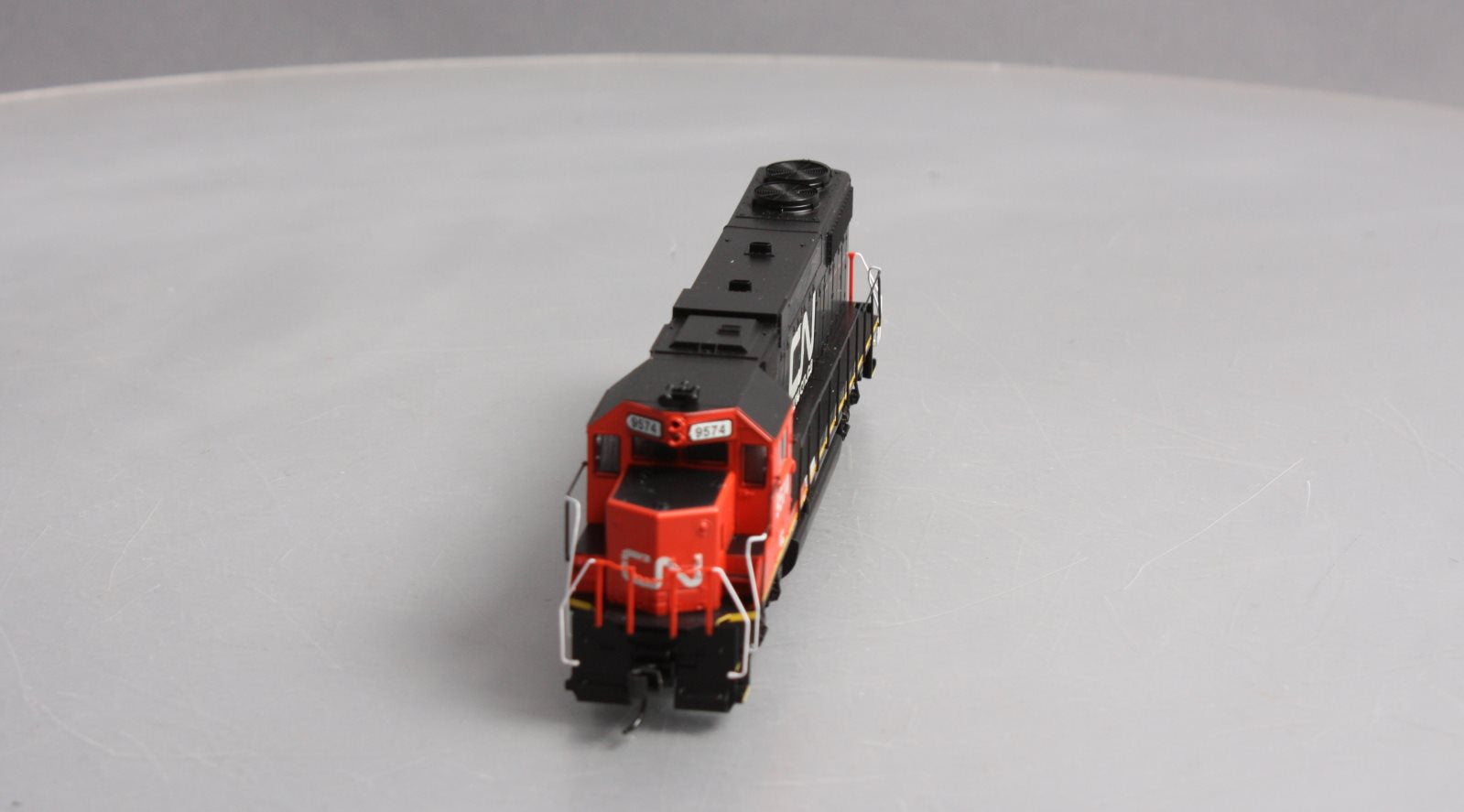 Athearn 29219 HO Canadian National CP38-2 Diesel Locomotive #9574