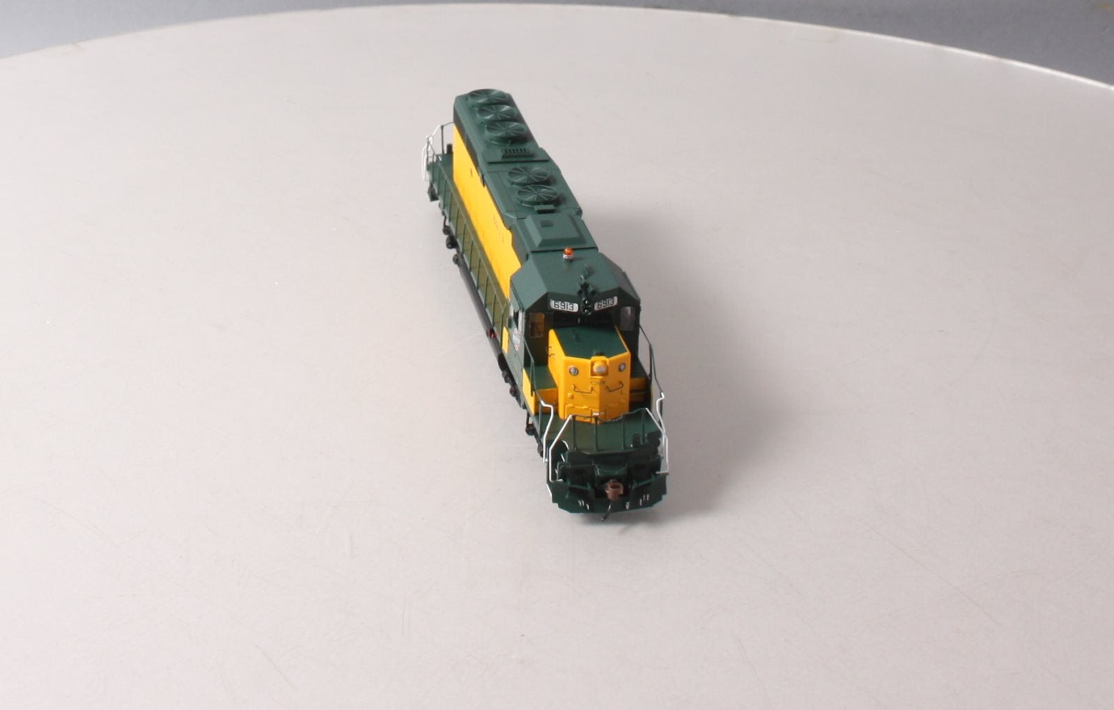 Athearn 98278 HO Chicago & Northwestern SD40-2 Diesel Locomotive RTR #6913