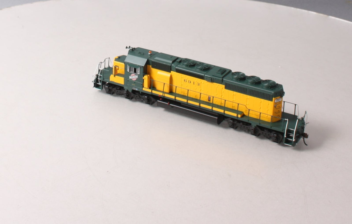Athearn 98278 HO Chicago & Northwestern SD40-2 Diesel Locomotive RTR #6913