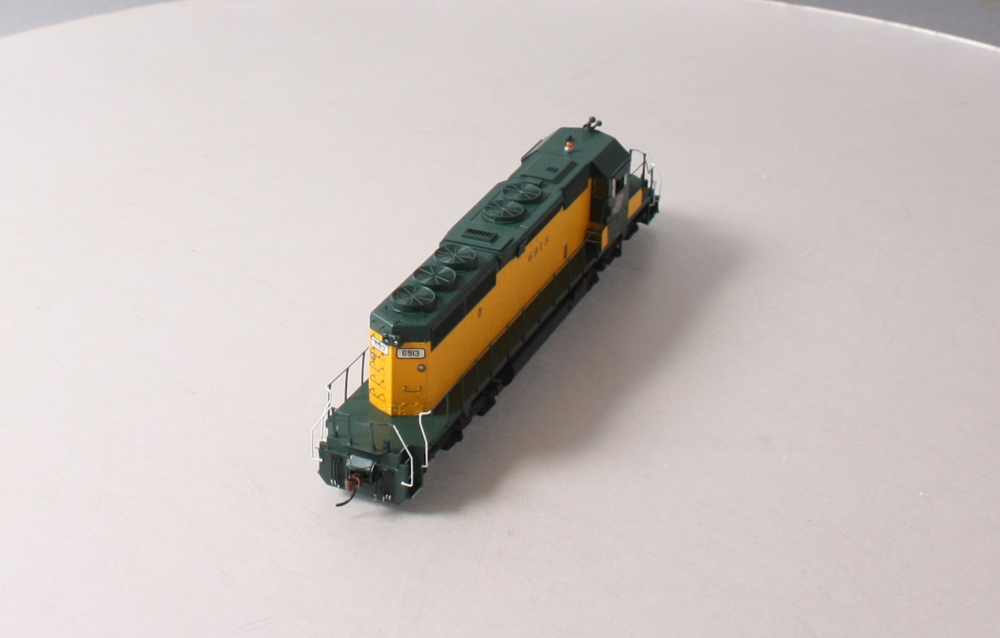 Athearn 98278 HO Chicago & Northwestern SD40-2 Diesel Locomotive RTR #6913