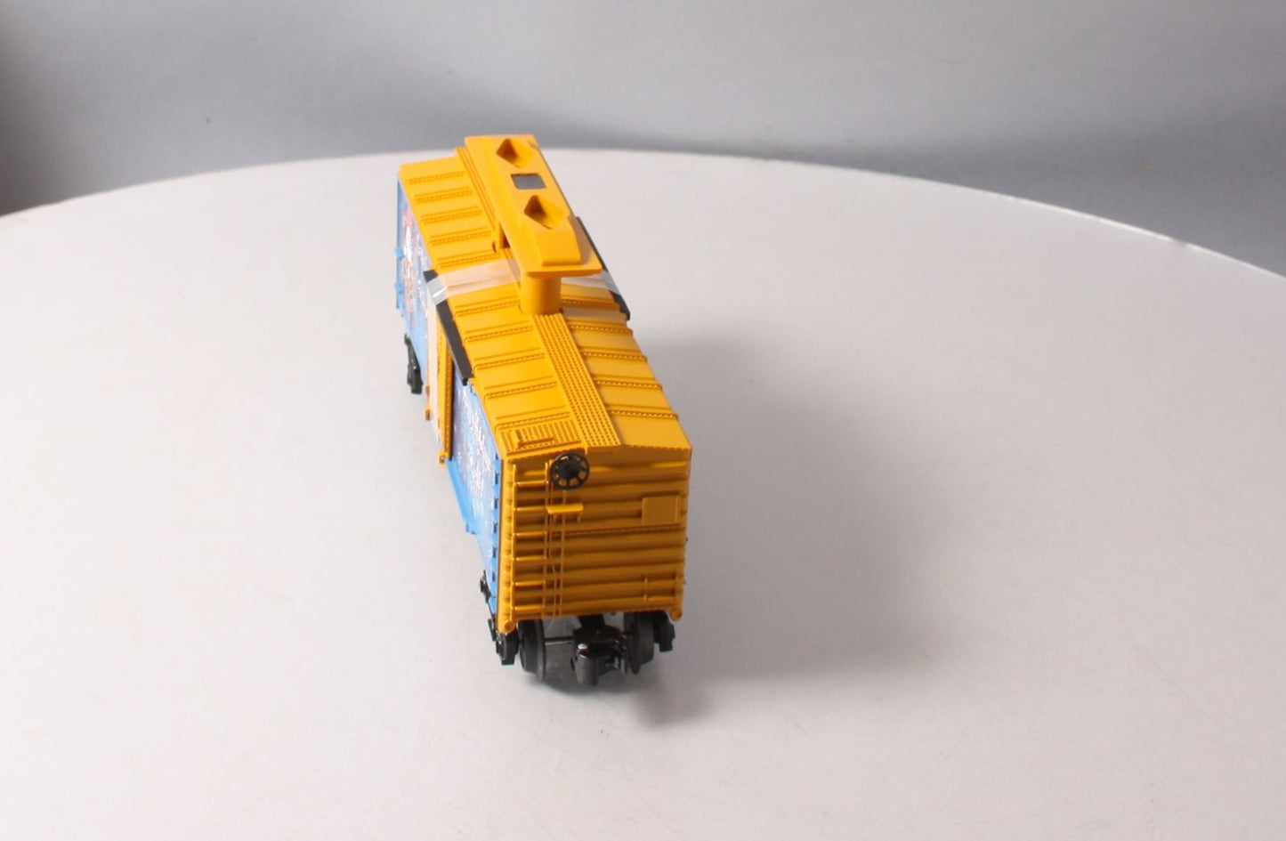 Lionel 6-84340 O Santa and Snowman Operating Boxcar