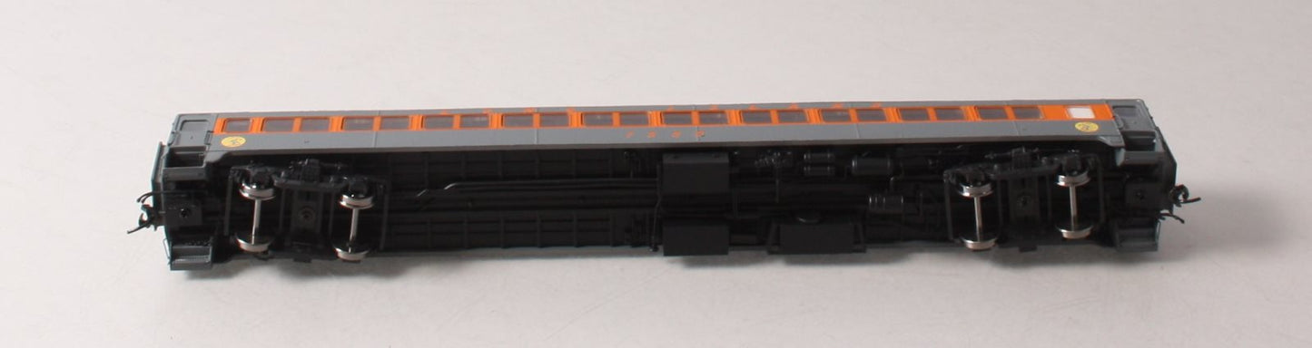Rapido Trains 109067 HO Long Island Rail Road Lightweight 10-Window Coach (3)