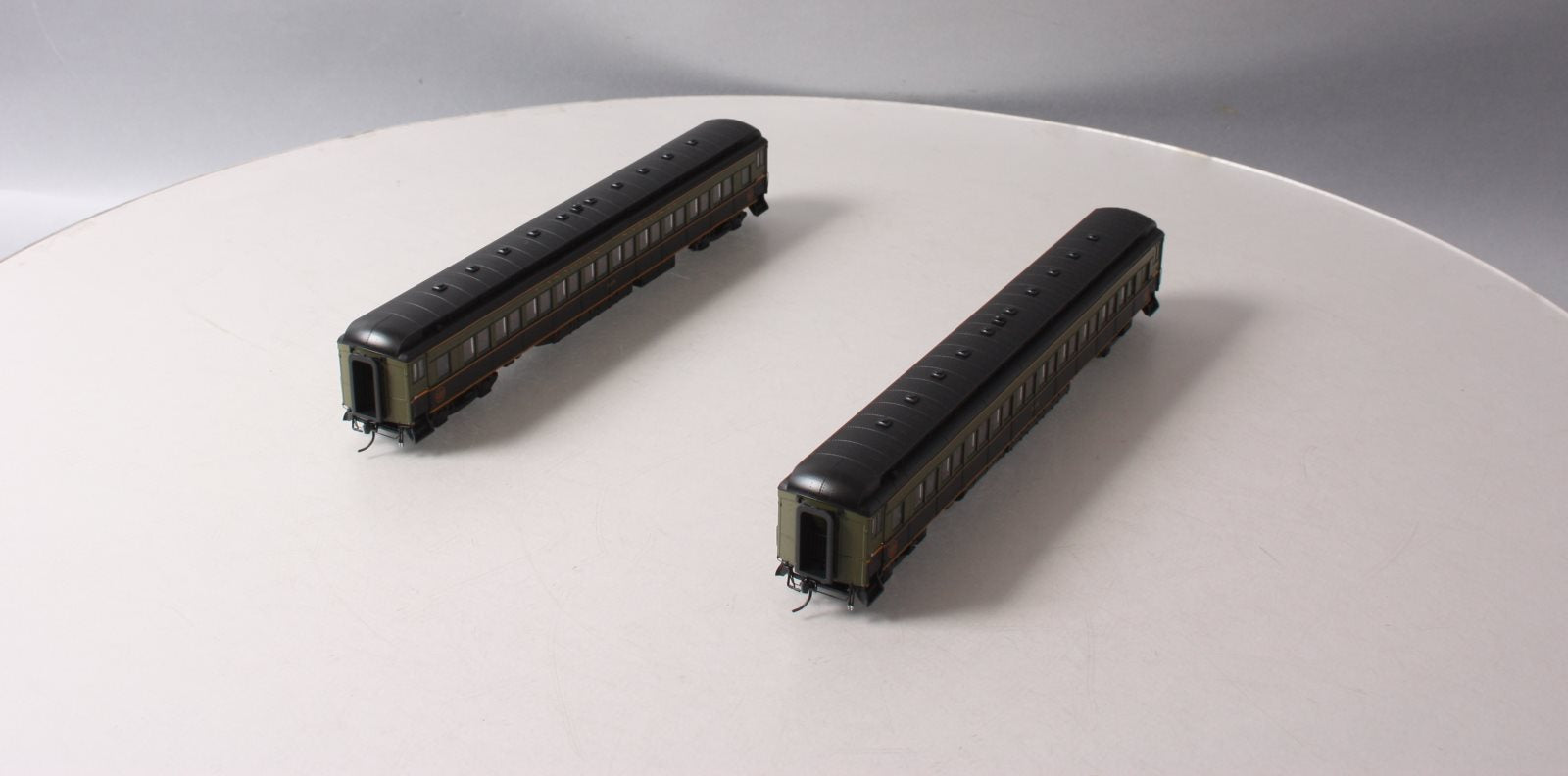Broadway Limited 6448 HO Canadian National 80' Passenger Coach Set A (Set of 2)