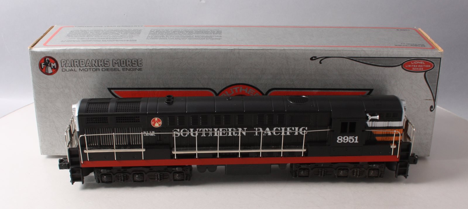 Lionel 6-8951 O Gauge Southern Pacific FM Trainmaster Diesel Locomotive #8951 EX/Box