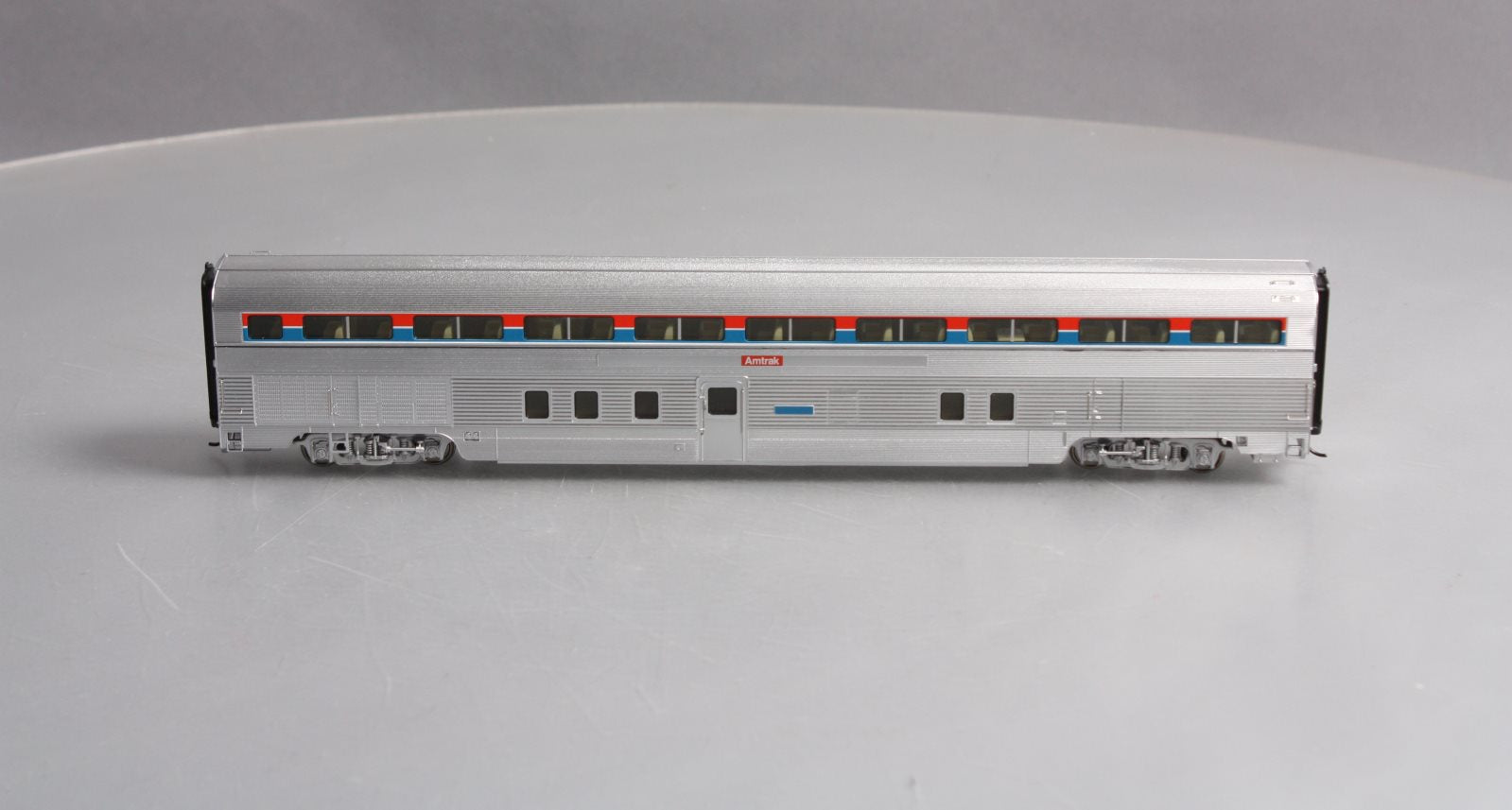 Walthers 920-13311 HO Amtrak 85' Budd Hi-Level 72-Seat Coach – Trainz
