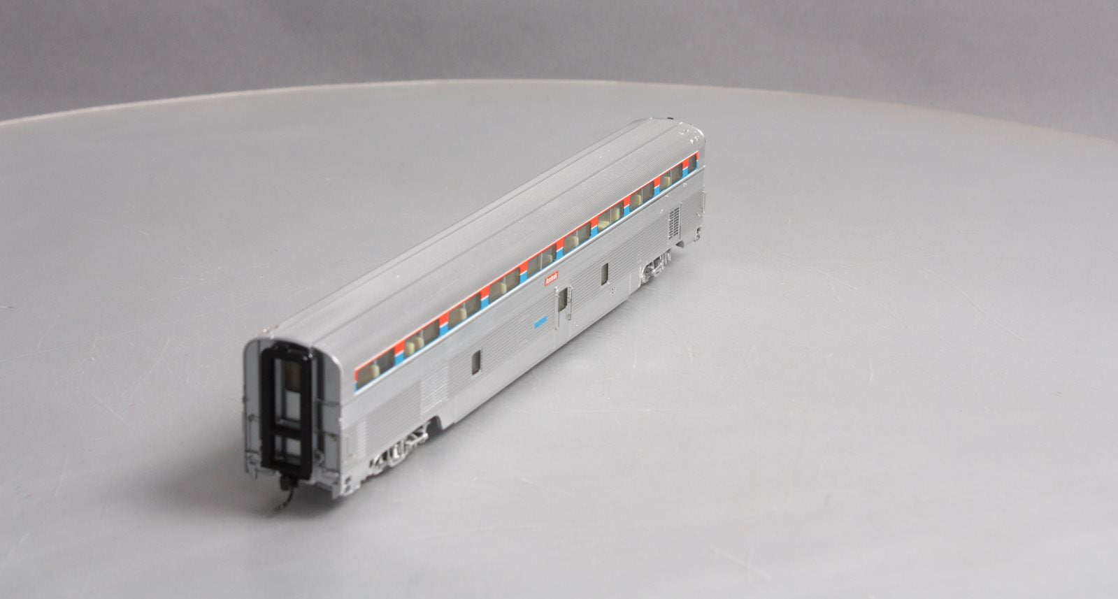 Walthers 920-13311 HO Amtrak 85' Budd Hi-Level 72-Seat Coach