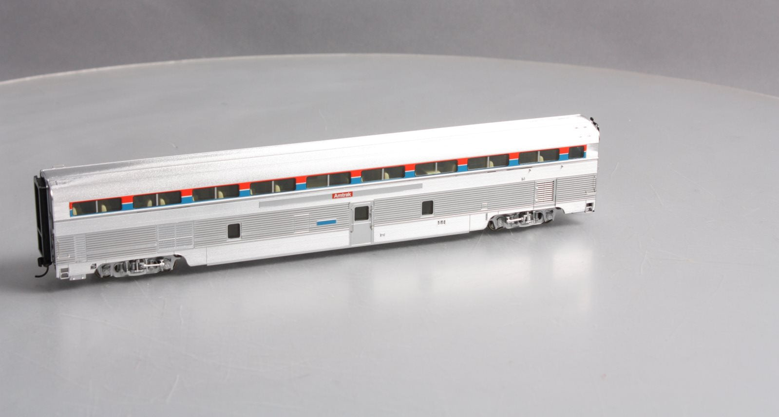 Walthers 920-13311 HO Amtrak 85' Budd Hi-Level 72-Seat Coach