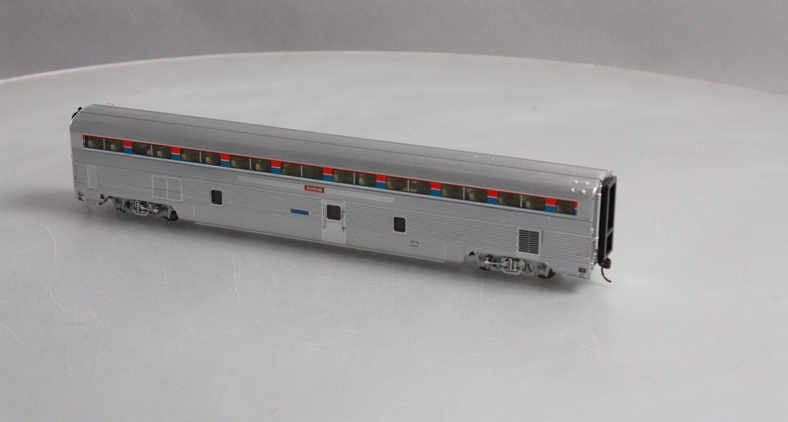 Walthers 920-13311 HO Amtrak 85' Budd Hi-Level 72-Seat Coach