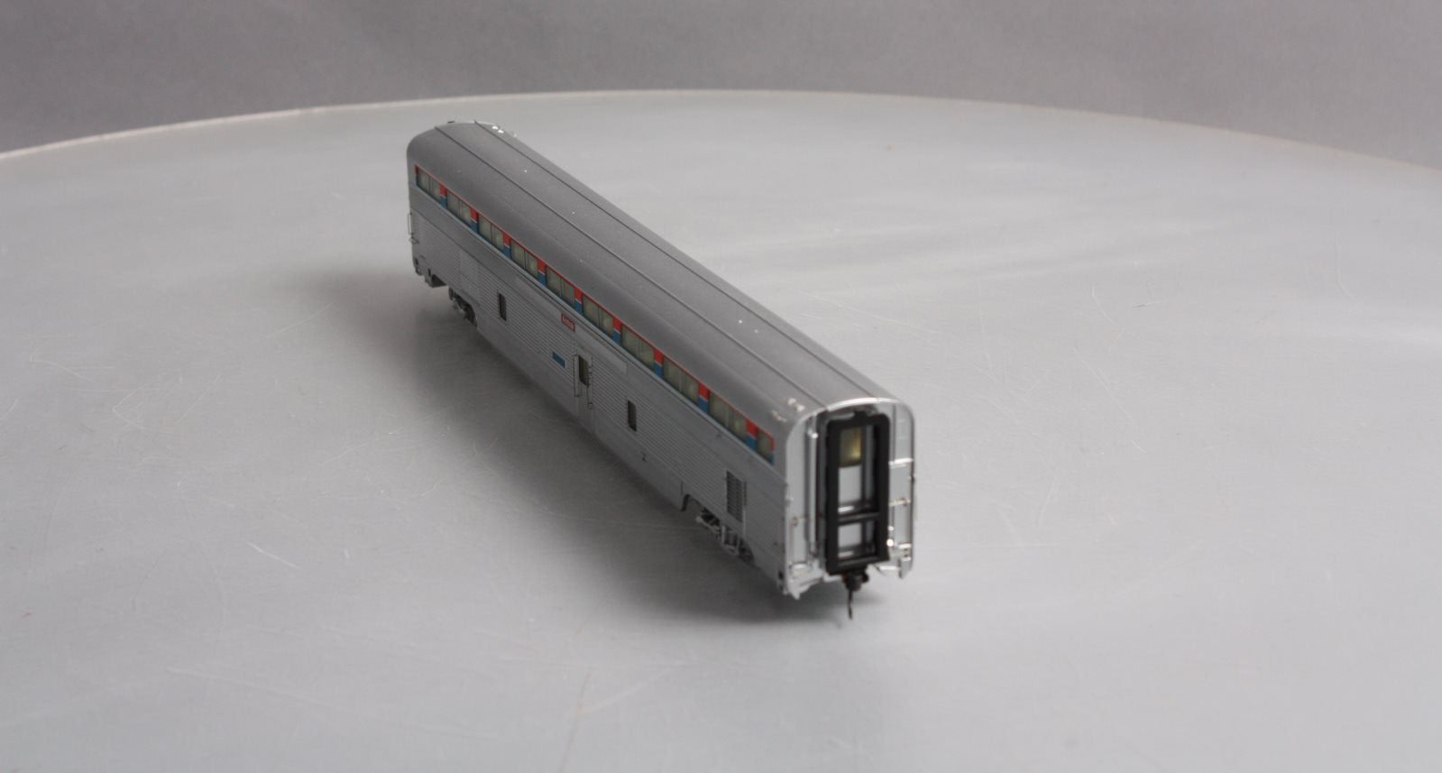 Walthers 920-13311 HO Amtrak 85' Budd Hi-Level 72-Seat Coach