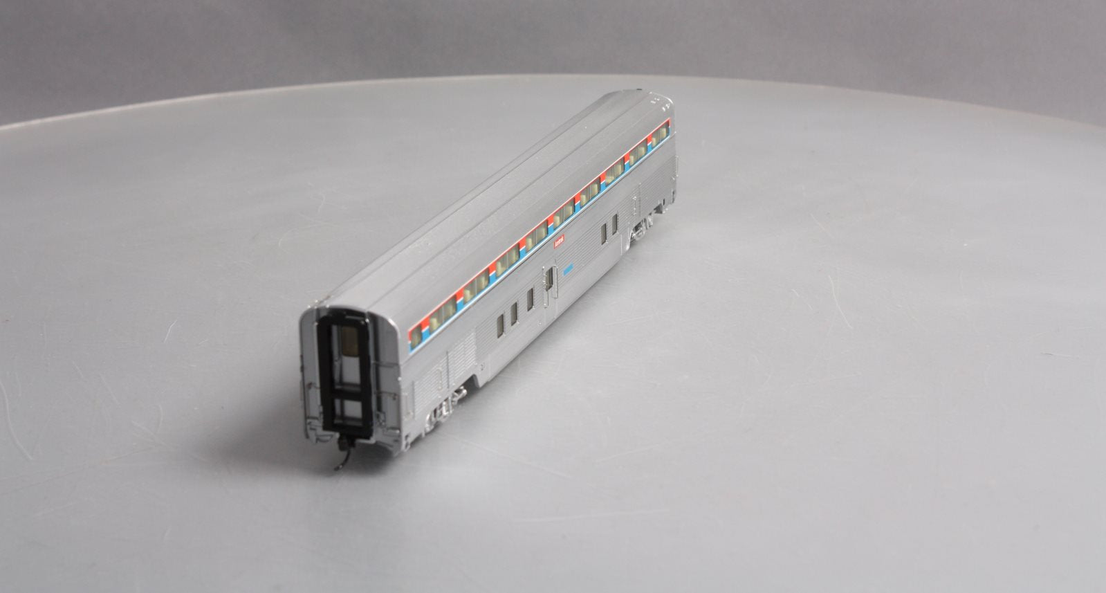 Walthers 920-13311 HO Amtrak 85' Budd Hi-Level 72-Seat Coach