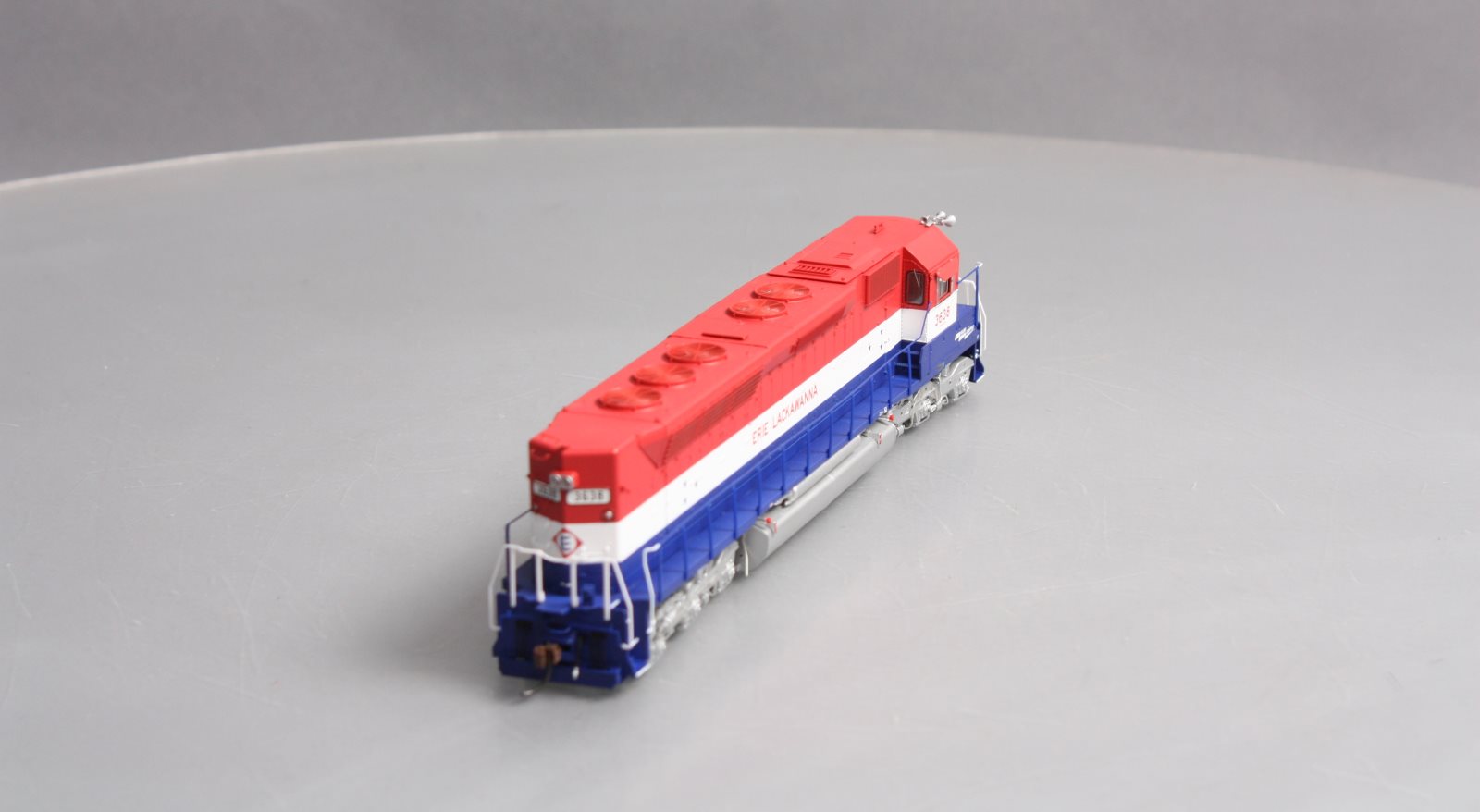 Athearn G63586 HO Scale Erie Lackawanna Railway SDP45 Diesel Engine #3638