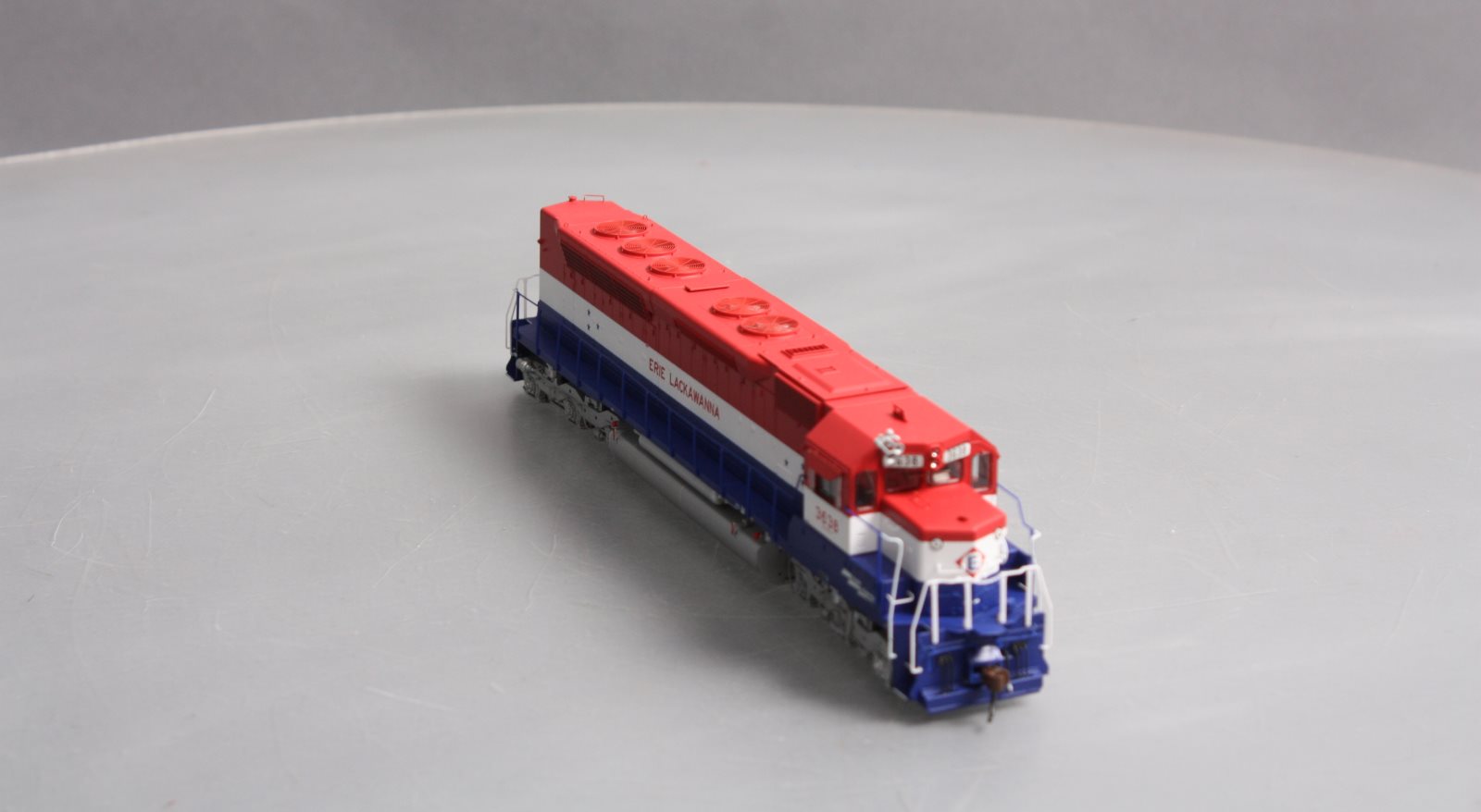 Athearn G63586 HO Scale Erie Lackawanna Railway SDP45 Diesel Engine #3638