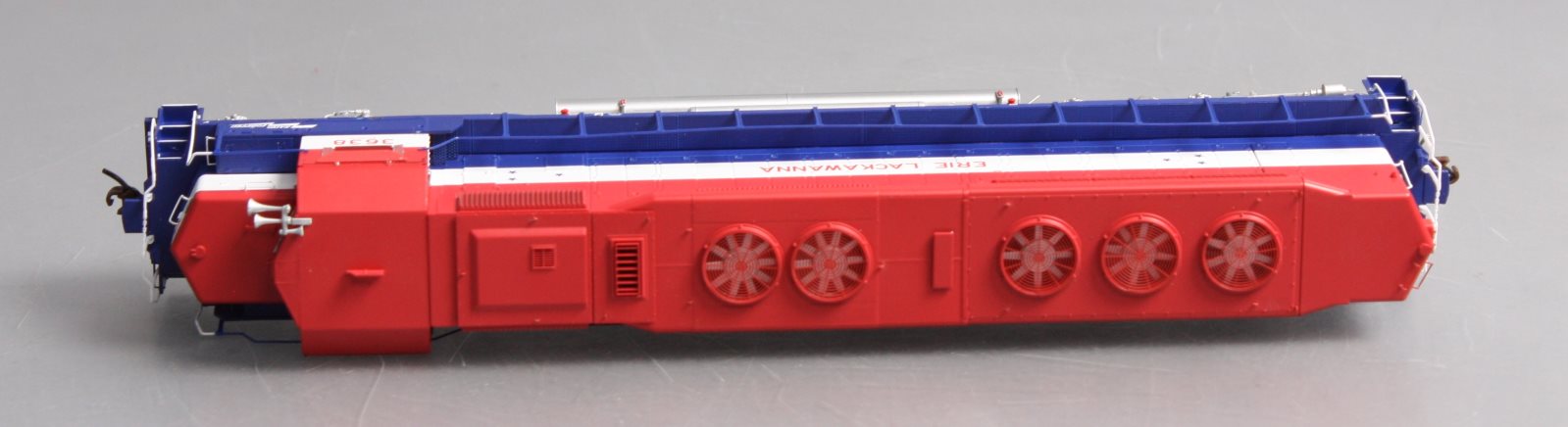 Athearn G63586 HO Scale Erie Lackawanna Railway SDP45 Diesel Engine #3638