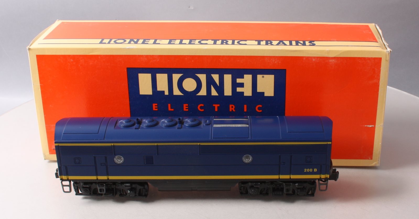 Lionel 6-18122 O Santa Fe F3 Blue/Yellow Non-Powered Diesel B-Unit w/RS II #200B LN/Box