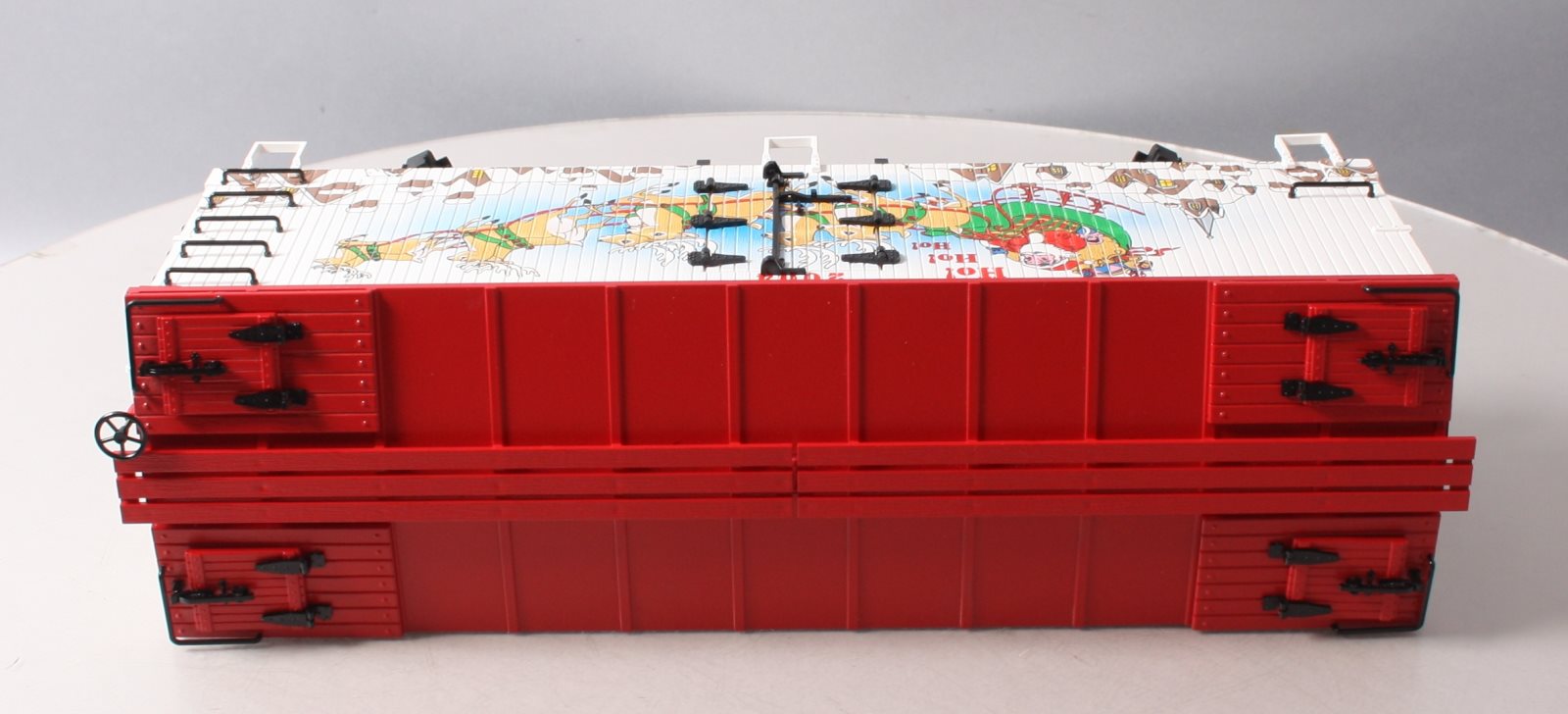 USA Trains R13022 G 2004 Christmas Refrigerator Car - Plastic Wheels LN/Box