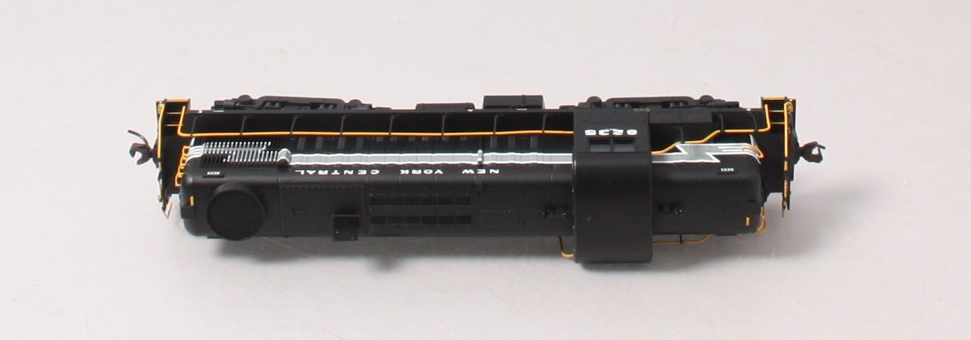 Atlas 10001937 HO New York Central Silver Series RS-3 Locomotive #8235