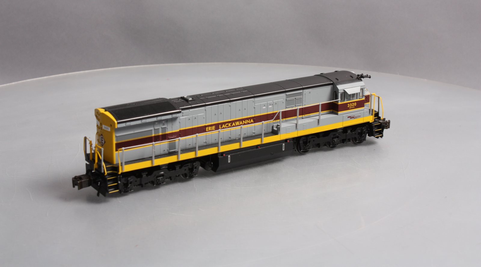 American Flyer 6-48142 S Scale Erie Lackawanna U33C Diesel Locomotive #3320