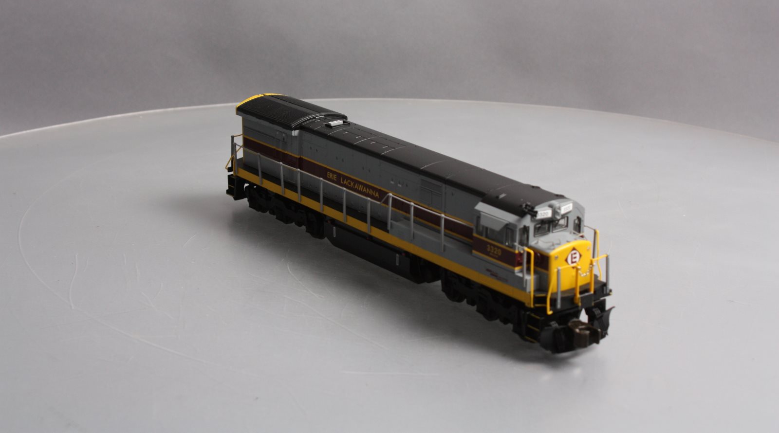 American Flyer 6-48142 S Scale Erie Lackawanna U33C Diesel Locomotive #3320