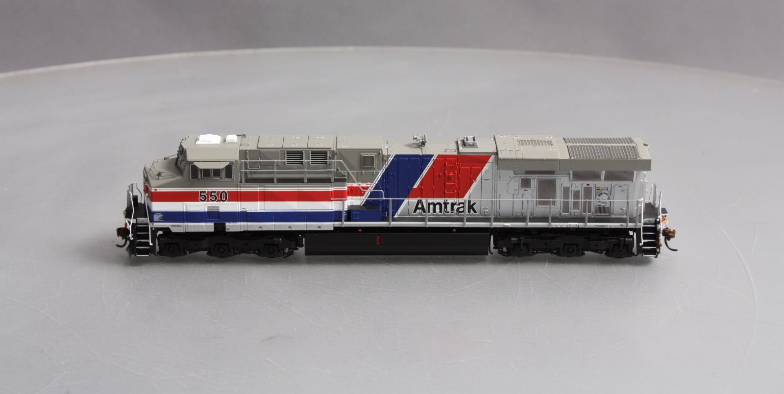 Athearn G83044 HO Amtrak ES44AC Diesel Locomotive #550