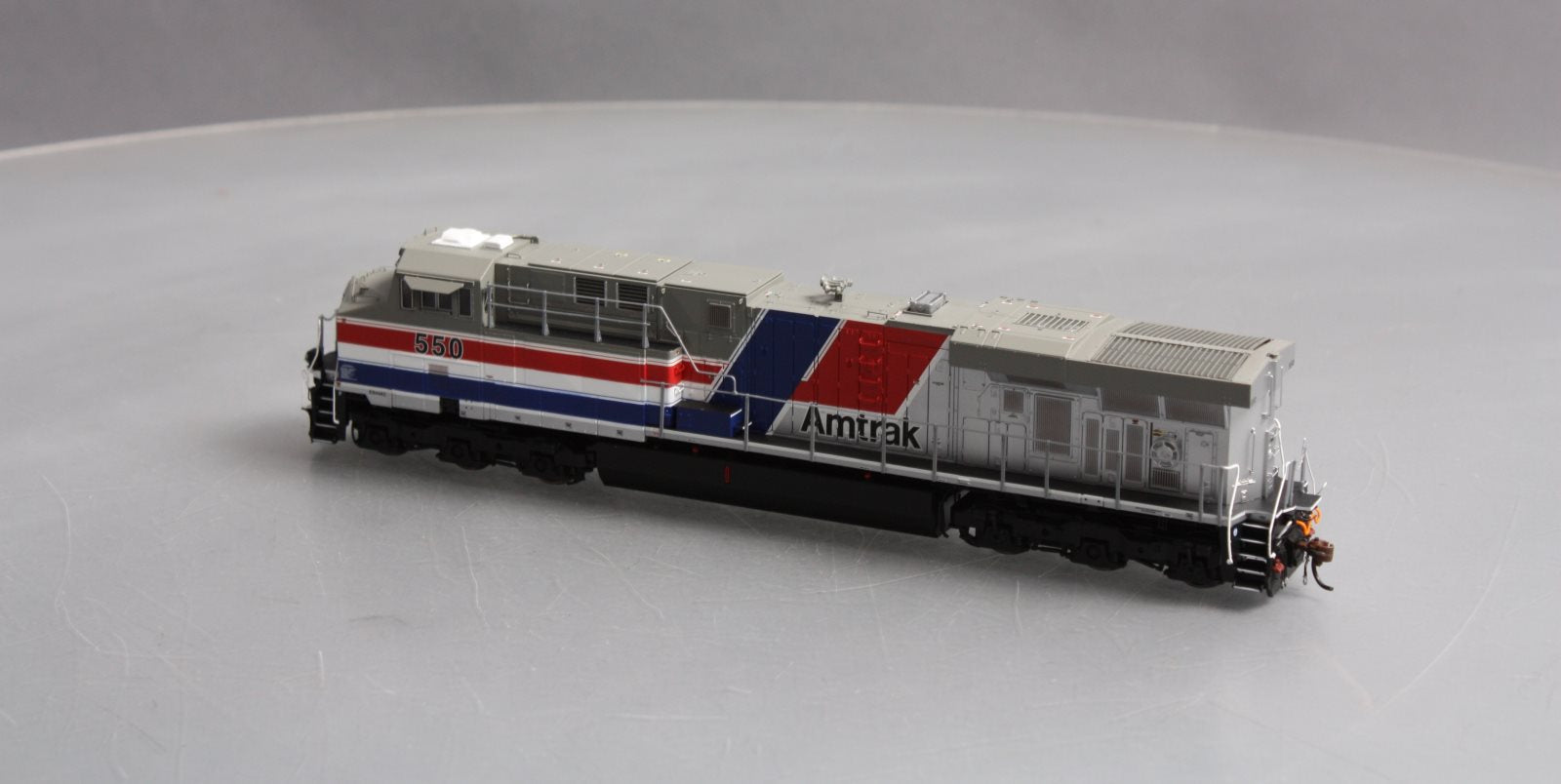 Athearn G83044 HO Amtrak ES44AC Diesel Locomotive #550