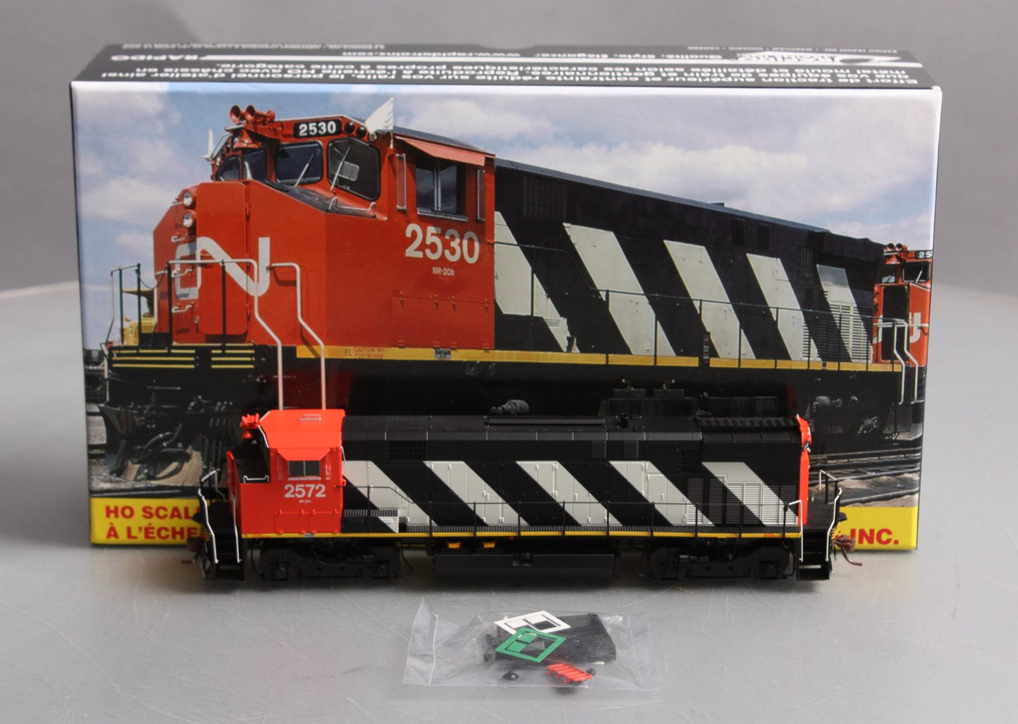 Rapido Trains 33009 HH Canadian National MLW M420 Diesel Locomotive #2572 MR-20c