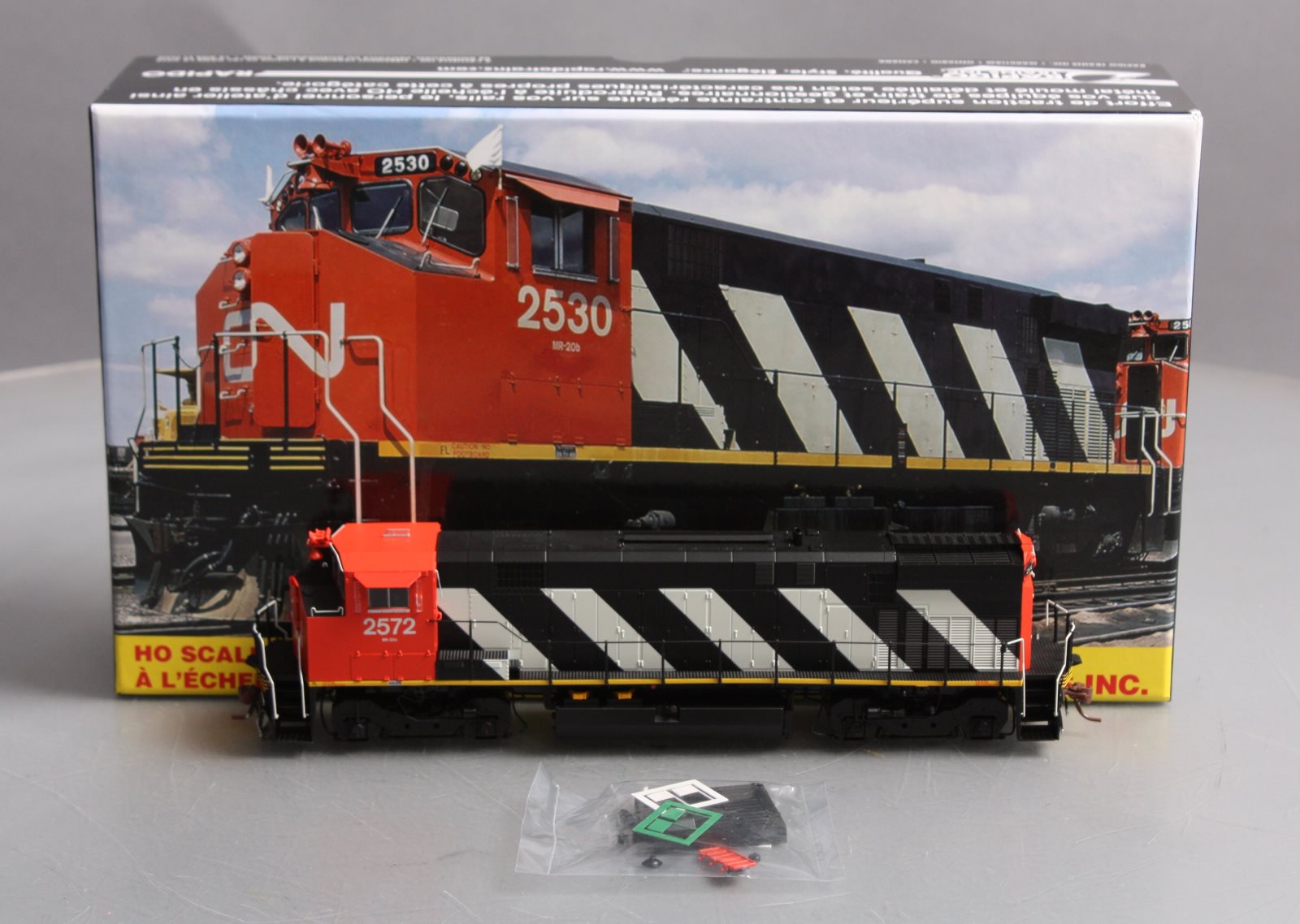 Rapido Trains 33009 HH Canadian National MLW M420 Diesel Locomotive #2572 MR-20c