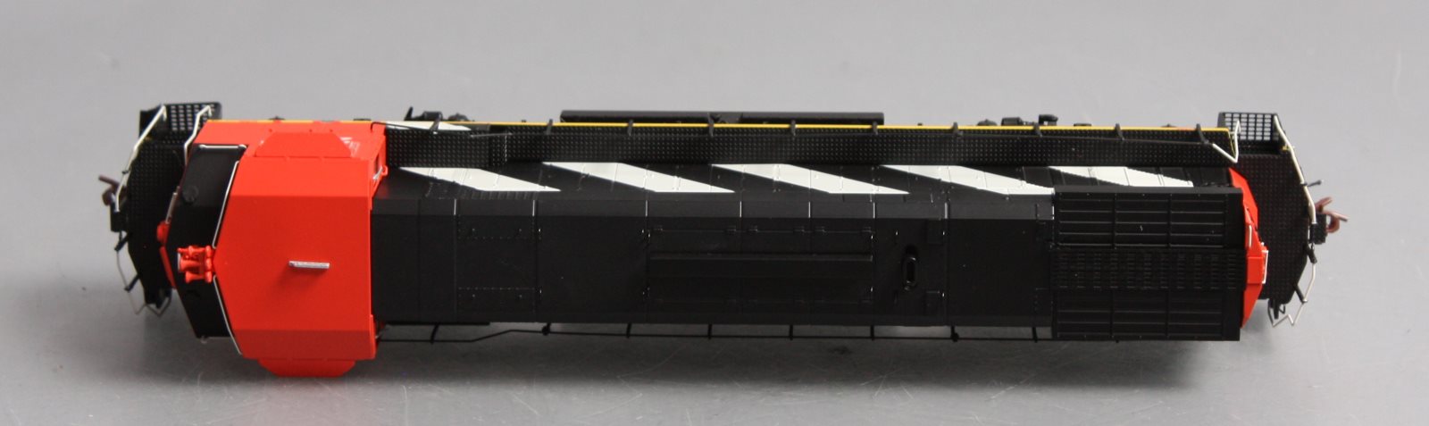 Rapido Trains 33009 HH Canadian National MLW M420 Diesel Locomotive #2572 MR-20c