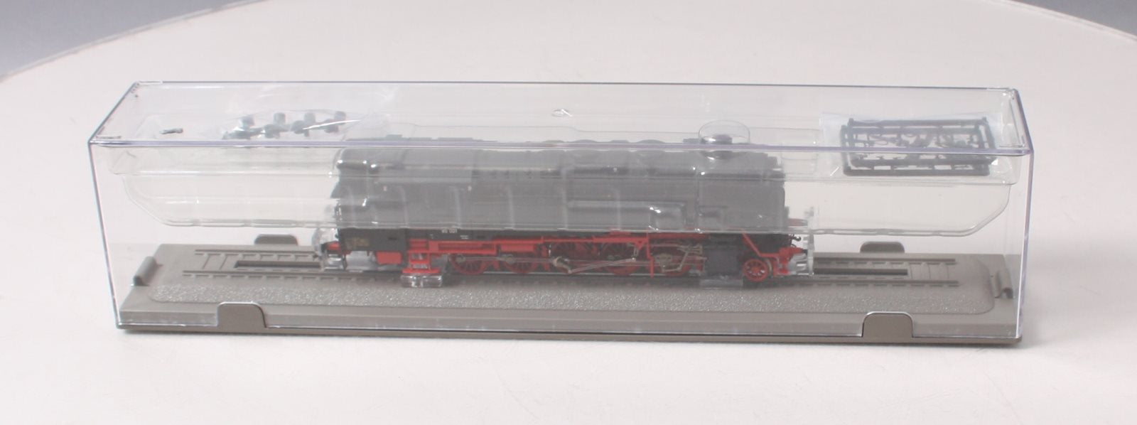 Roco 72263 HO DB Steam Locomotive #85 001 – Trainz