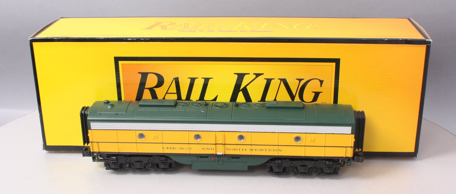 MTH 30-20178-3 Chicago NorthWestern E-8 B-Unit Non-Powered Diesel Engine