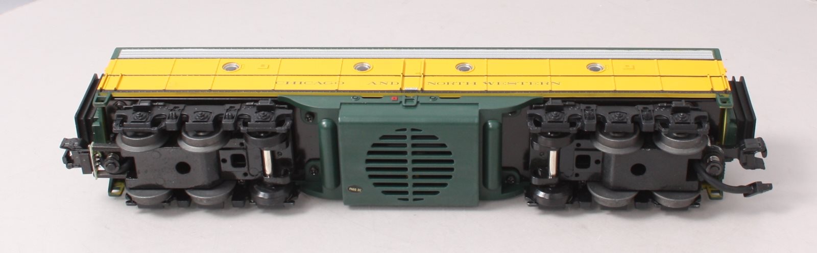 MTH 30-20178-3 Chicago NorthWestern E-8 B-Unit Non-Powered Diesel Engine