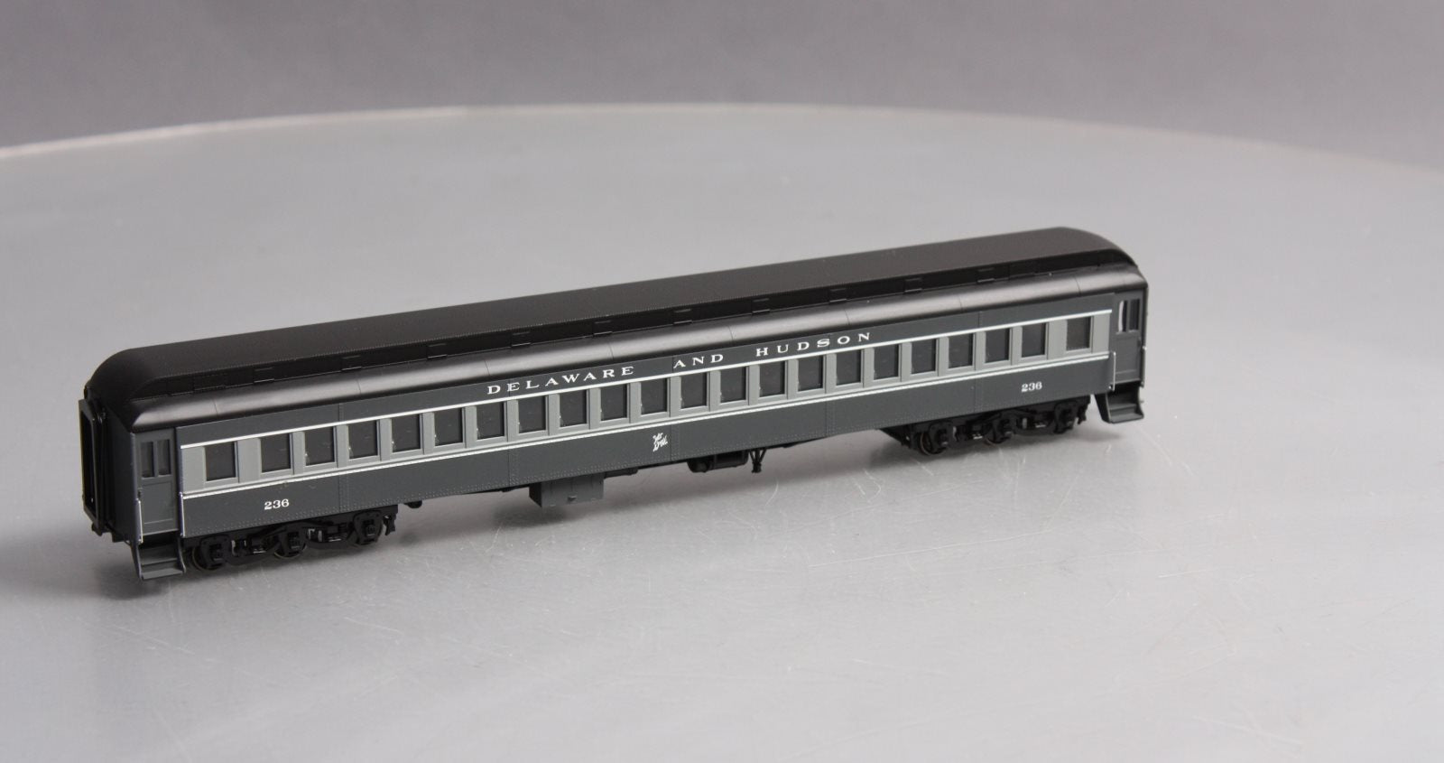 Atlas 20001695 HO Delaware and Hudson Single Window Passenger Coach #236