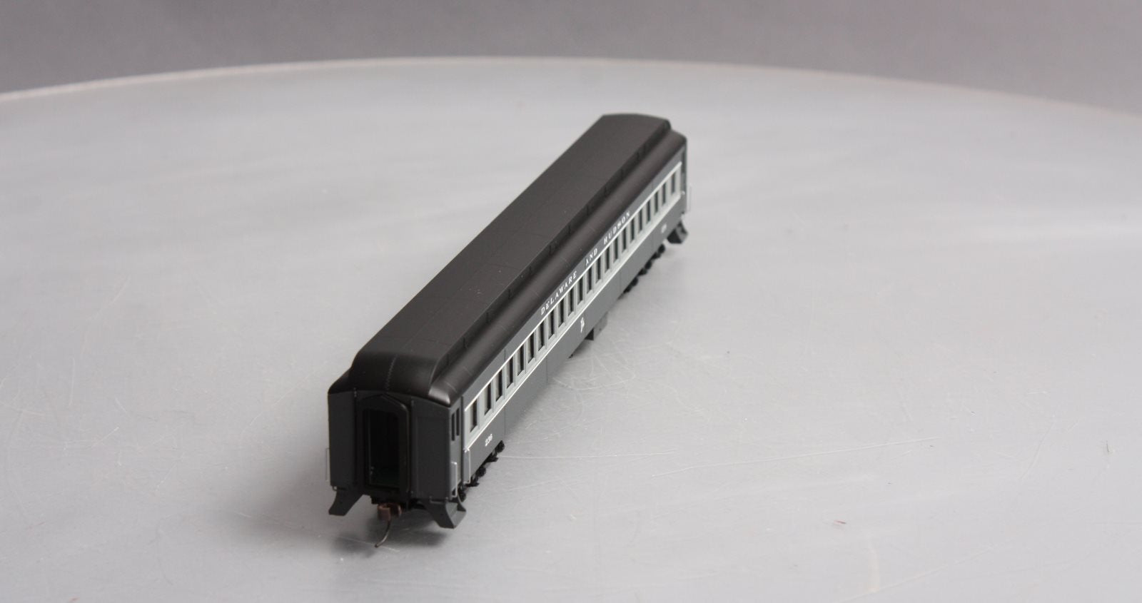 Atlas 20001695 HO Delaware and Hudson Single Window Passenger Coach #236