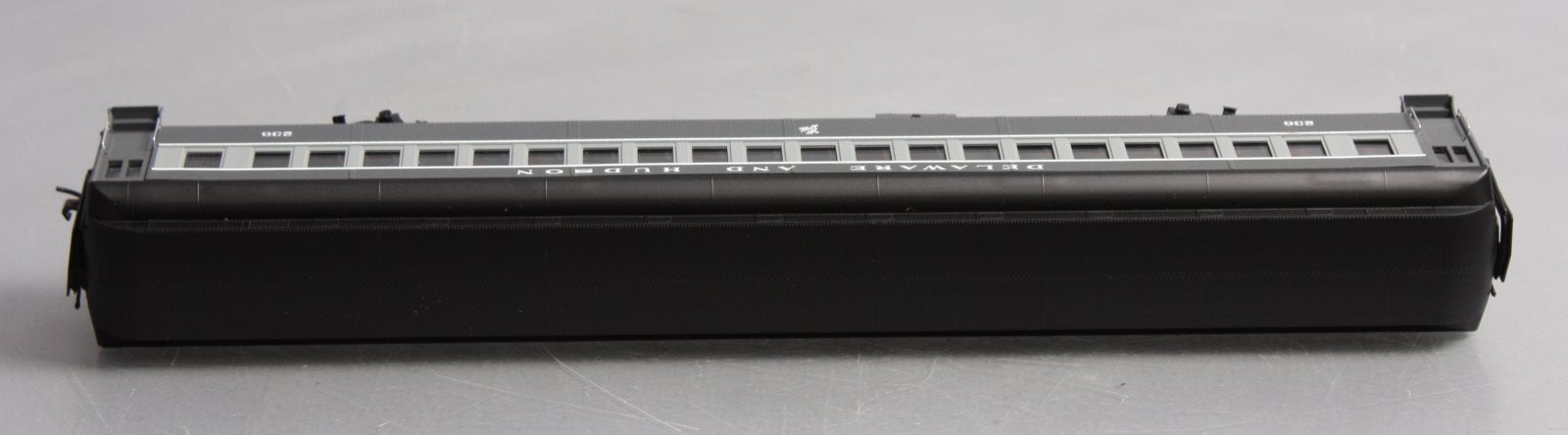Atlas 20001695 HO Delaware and Hudson Single Window Passenger Coach #236