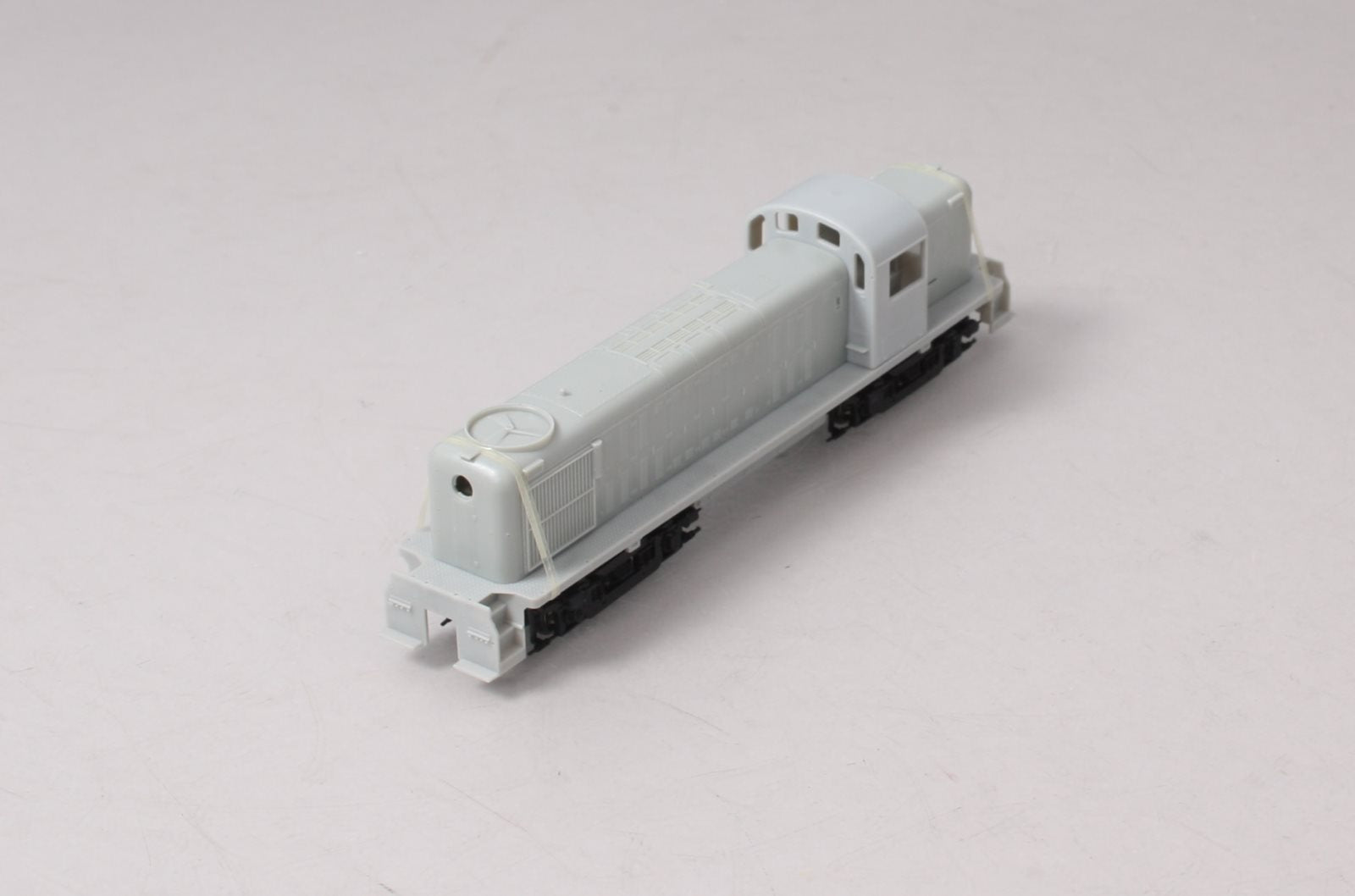Athearn 94000 HO Scale Undecorated RS-3 Diesel Locomotive