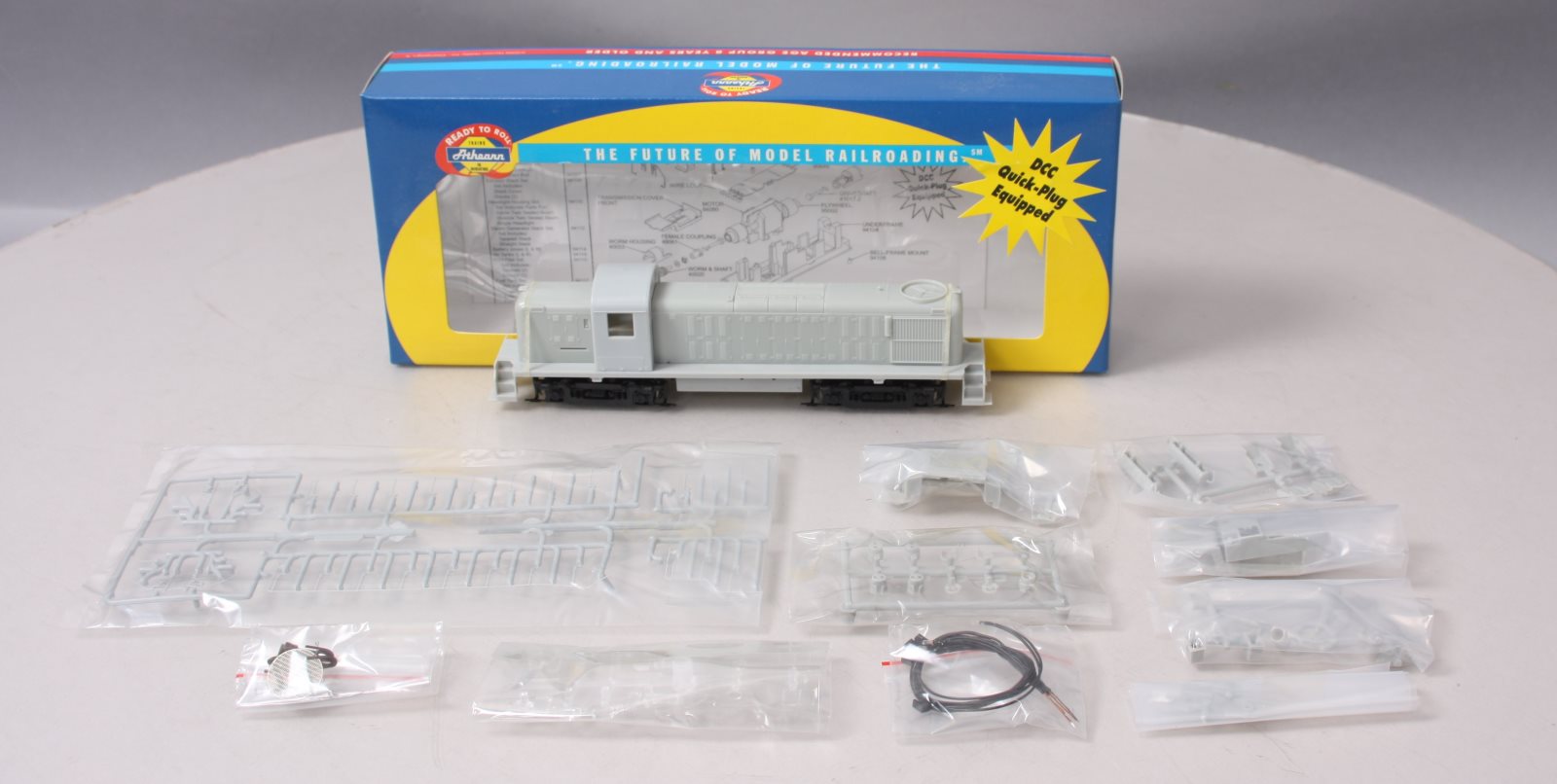 Athearn 94000 HO Scale Undecorated RS-3 Diesel Locomotive