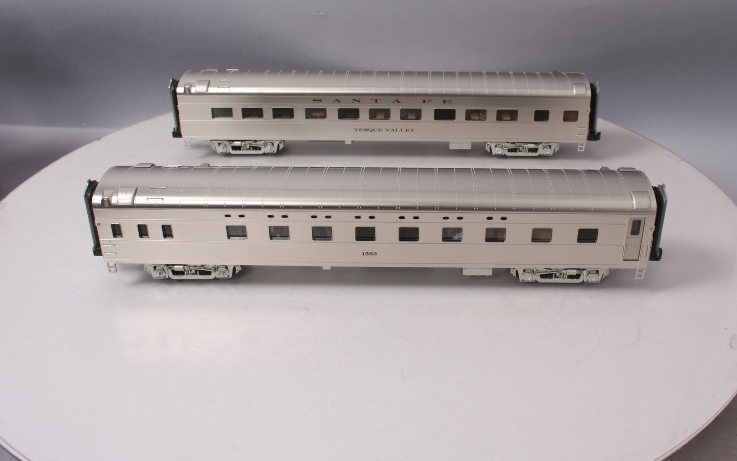 MTH 20-66136 O Santa Fe 70’ Sleeper/Diner Smooth Passenger Set (Set of 2)