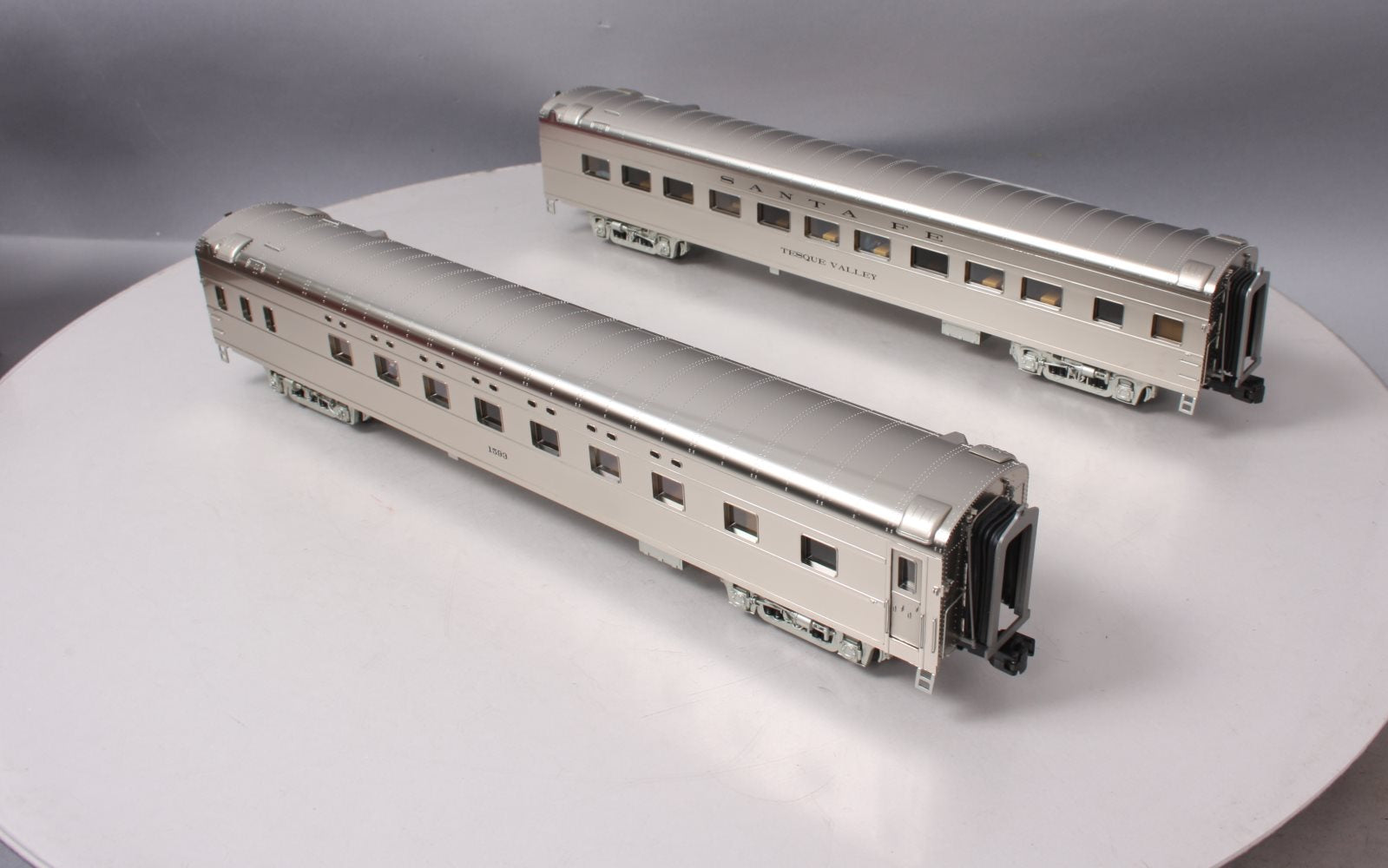 MTH 20-66136 O Santa Fe 70’ Sleeper/Diner Smooth Passenger Set (Set of 2)