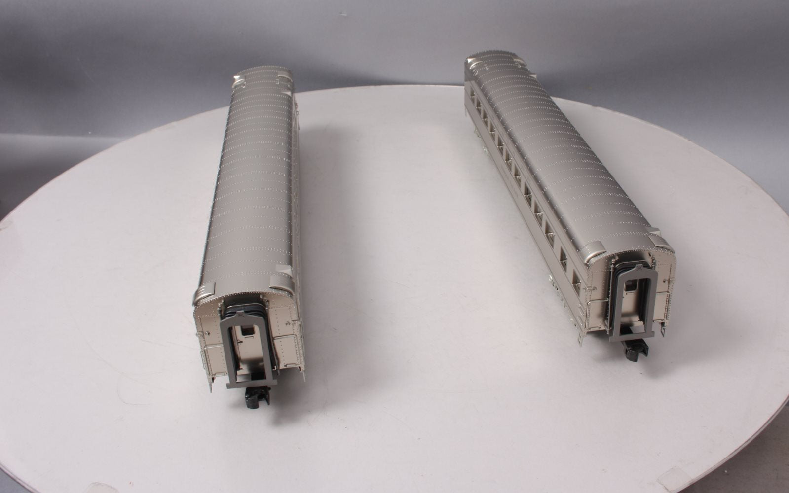 MTH 20-66136 O Santa Fe 70’ Sleeper/Diner Smooth Passenger Set (Set of 2)