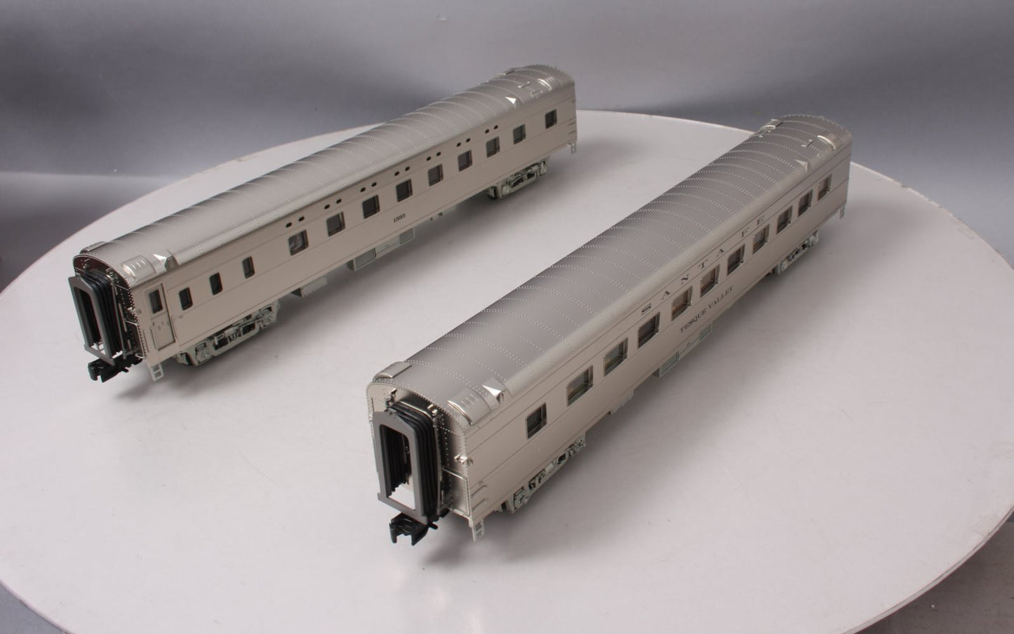 MTH 20-66136 O Santa Fe 70’ Sleeper/Diner Smooth Passenger Set (Set of 2)
