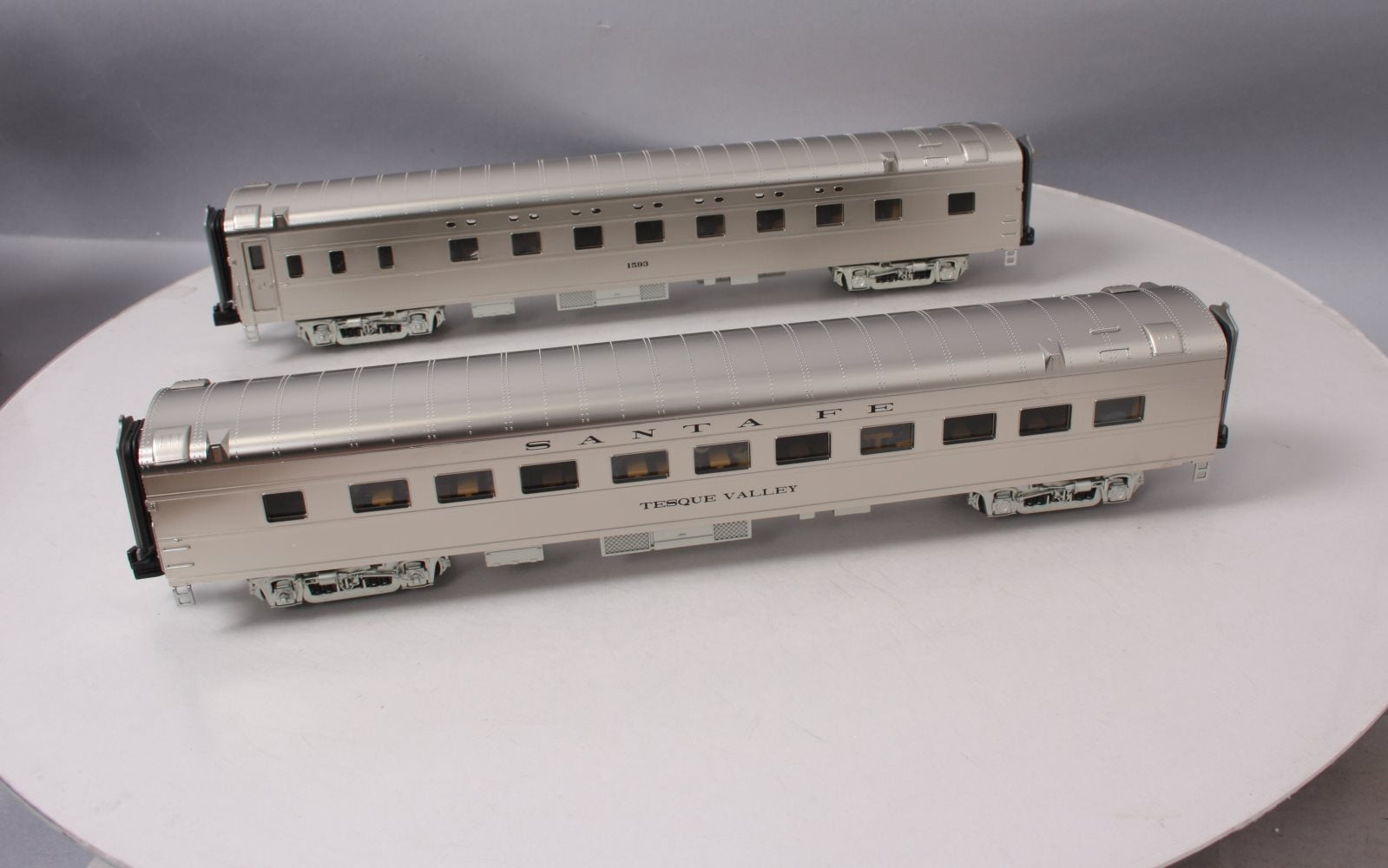 MTH 20-66136 O Santa Fe 70’ Sleeper/Diner Smooth Passenger Set (Set of 2)