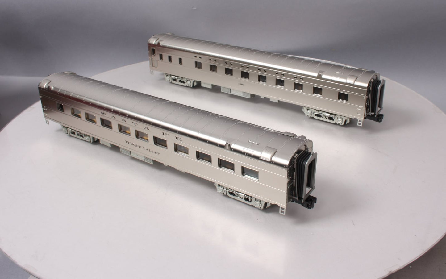 MTH 20-66136 O Santa Fe 70’ Sleeper/Diner Smooth Passenger Set (Set of 2)