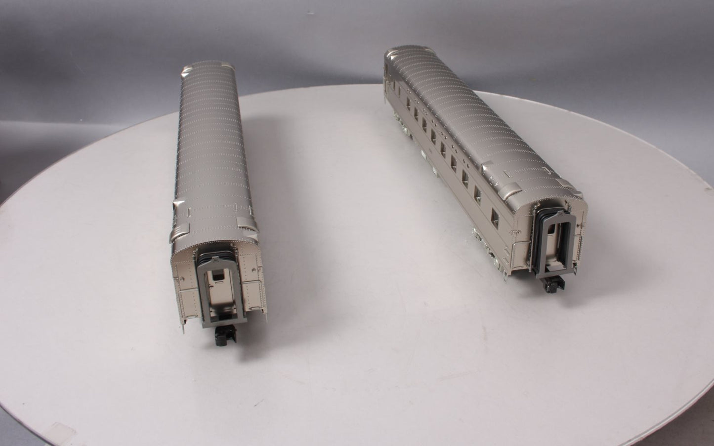 MTH 20-66136 O Santa Fe 70’ Sleeper/Diner Smooth Passenger Set (Set of 2)