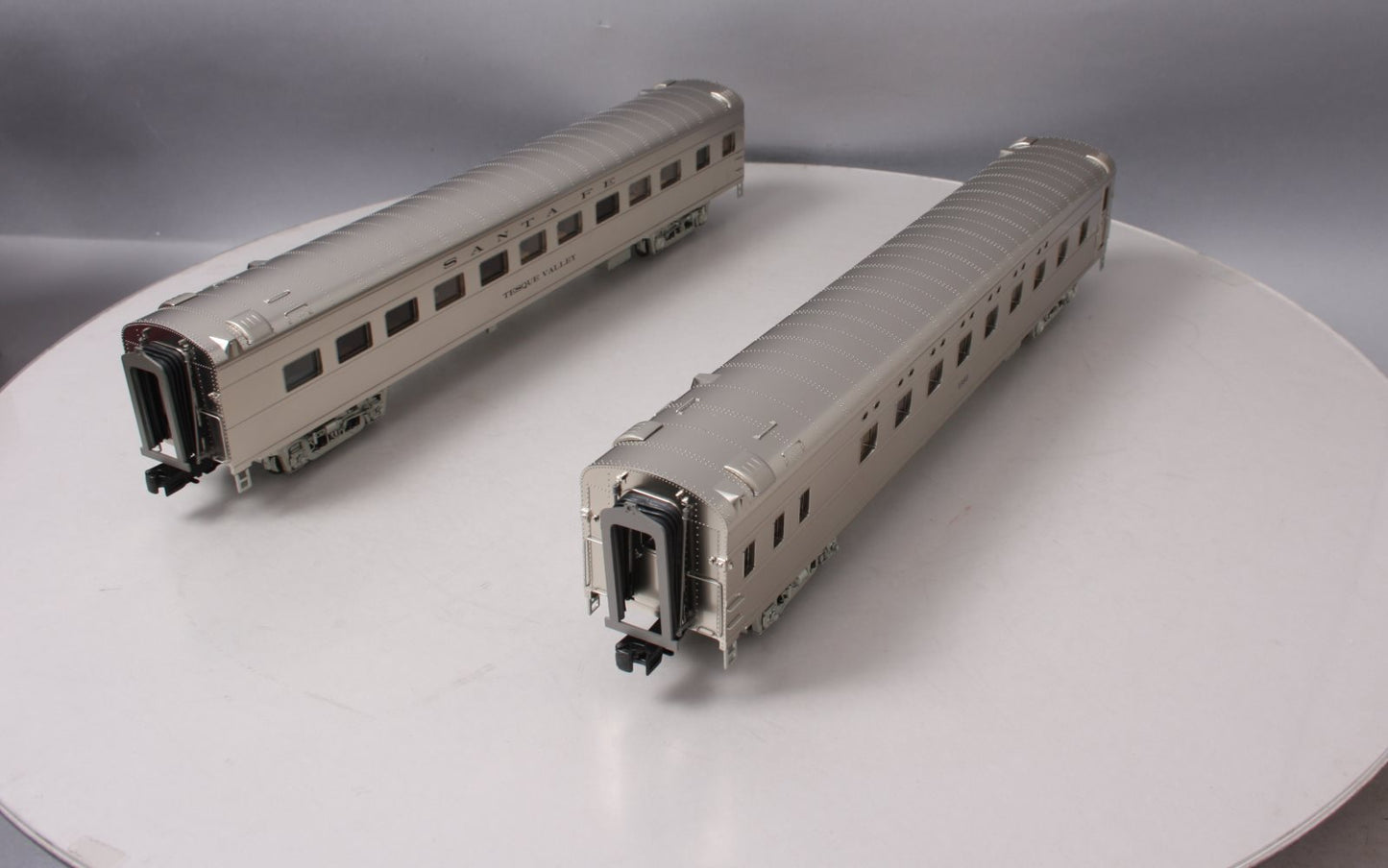 MTH 20-66136 O Santa Fe 70’ Sleeper/Diner Smooth Passenger Set (Set of 2)