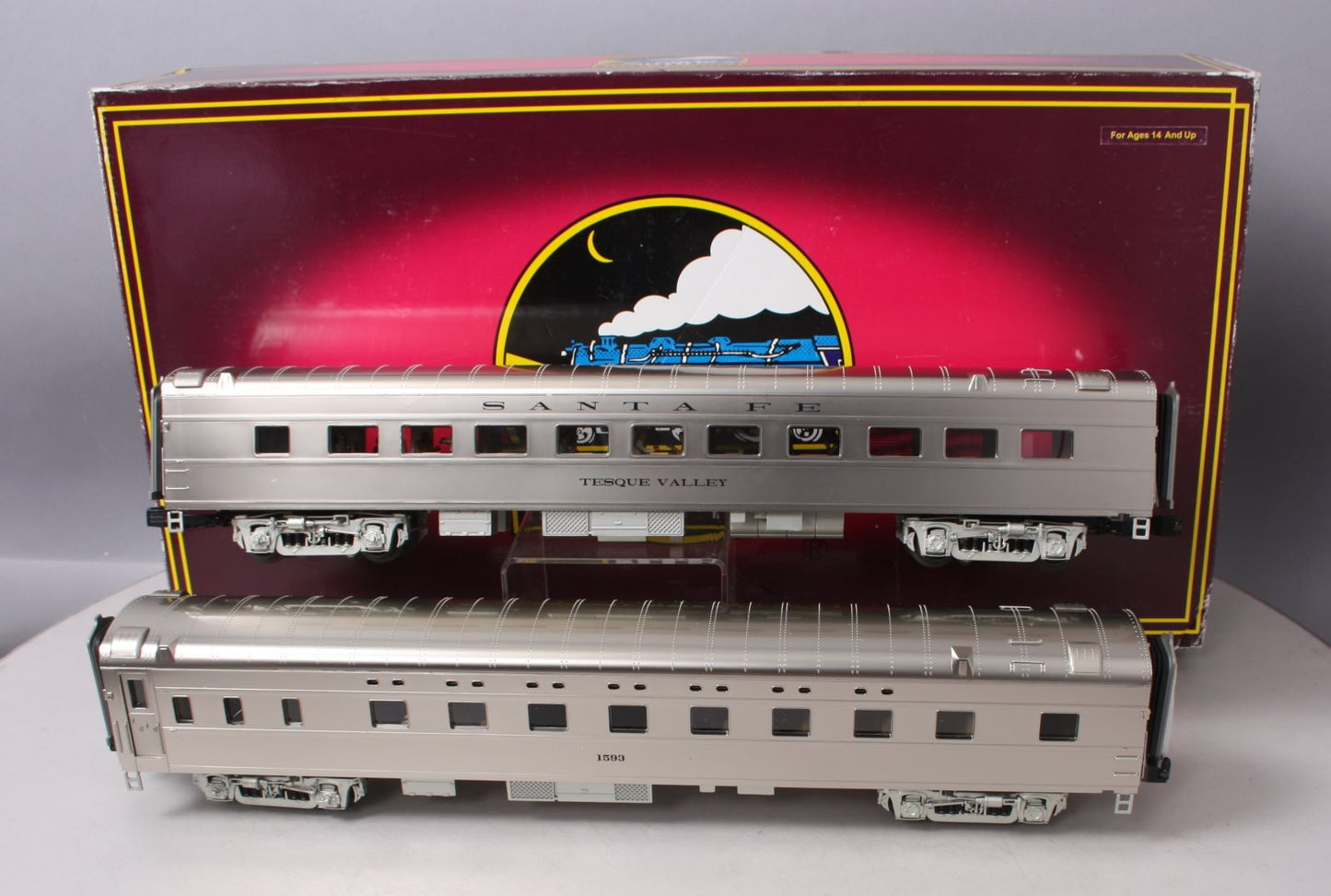 MTH 20-66136 O Santa Fe 70’ Sleeper/Diner Smooth Passenger Set (Set of 2)