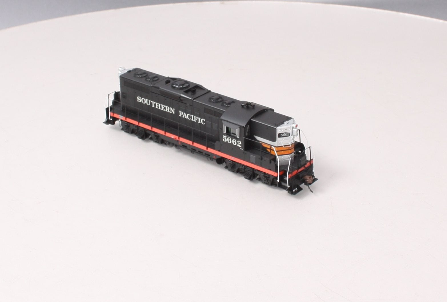 Athearn G78118 HO Scale Southern Pacific GP-9 Powered Diesel Locomotive #5662