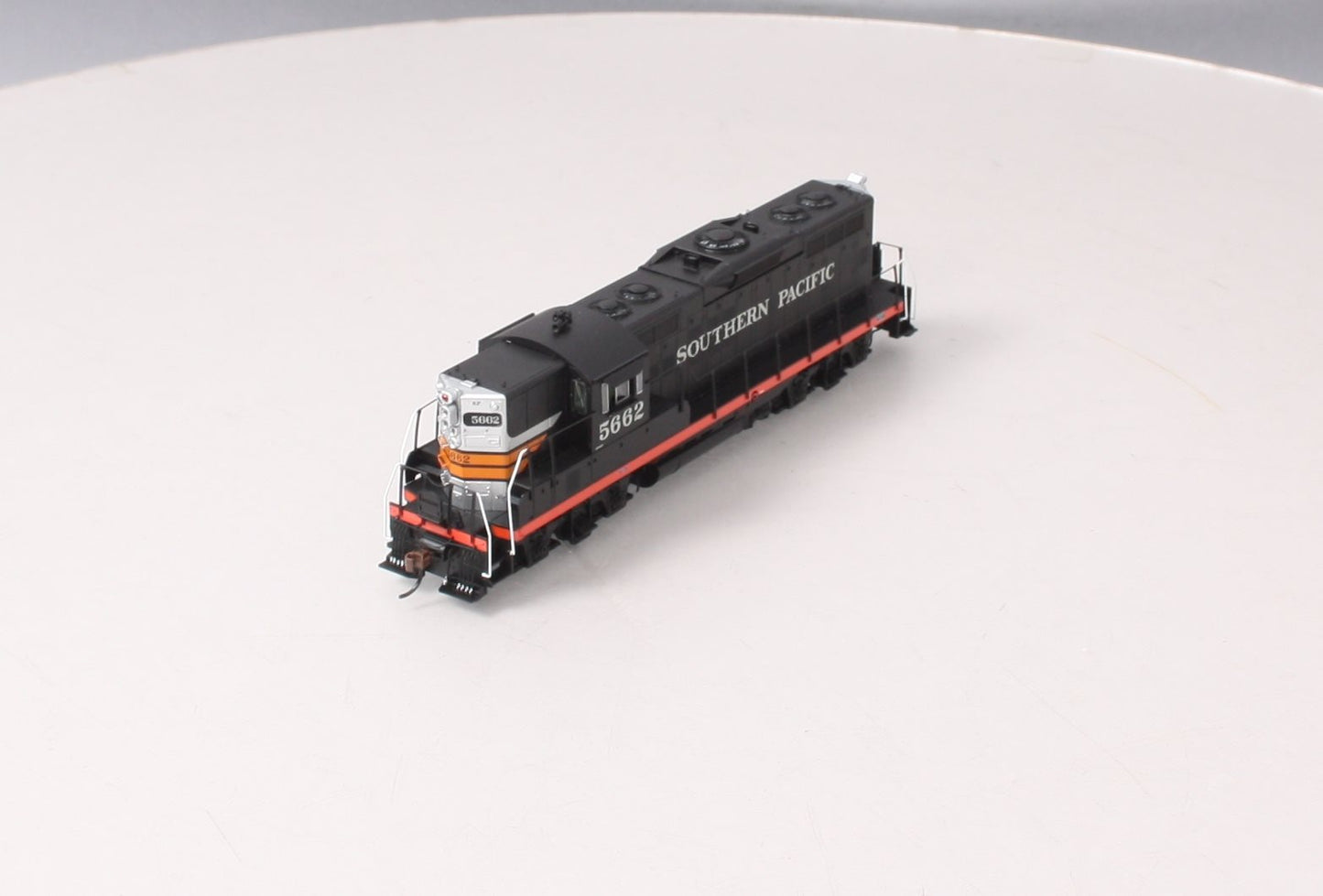 Athearn G78118 HO Scale Southern Pacific GP-9 Powered Diesel Locomotive #5662