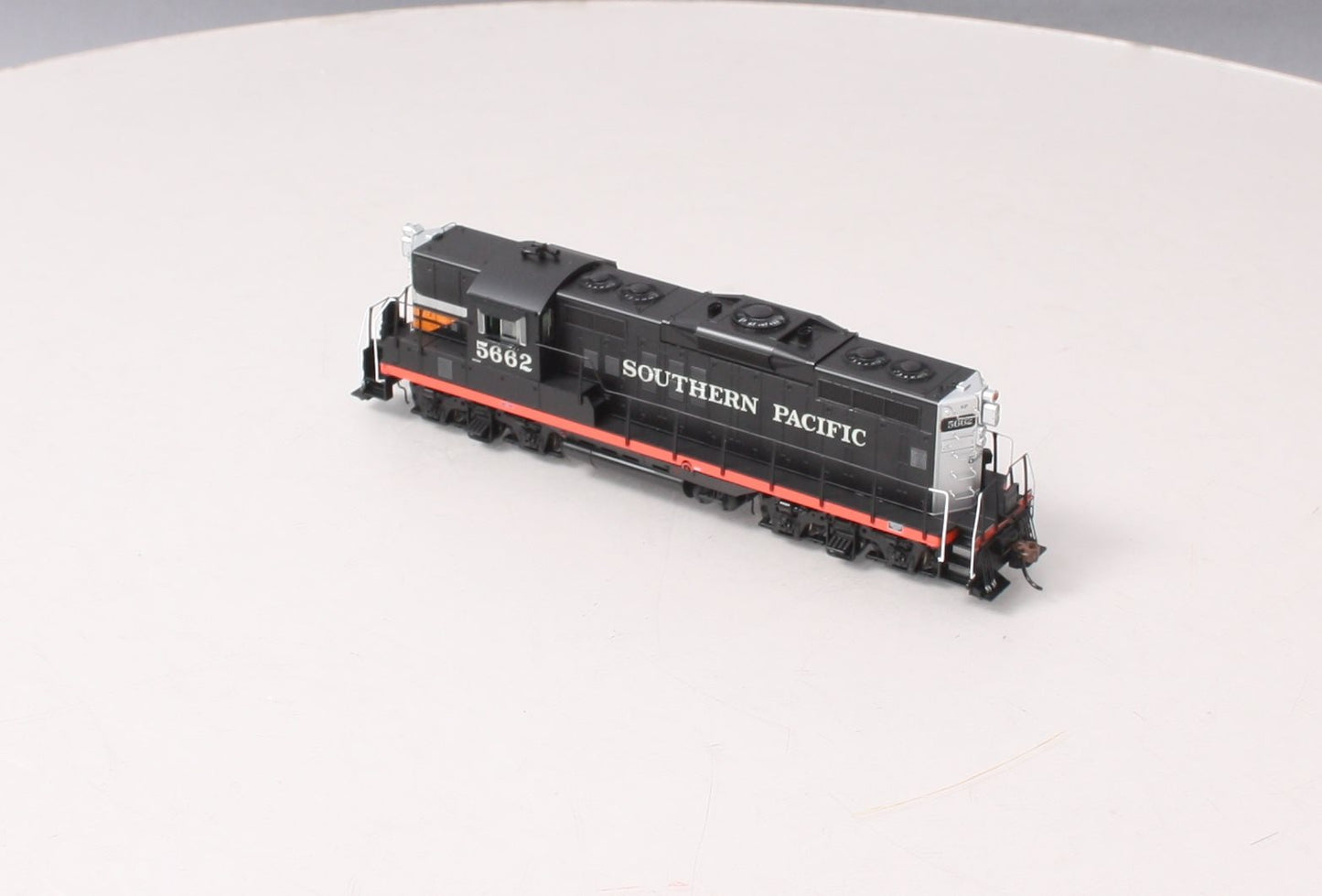 Athearn G78118 HO Scale Southern Pacific GP-9 Powered Diesel Locomotive #5662
