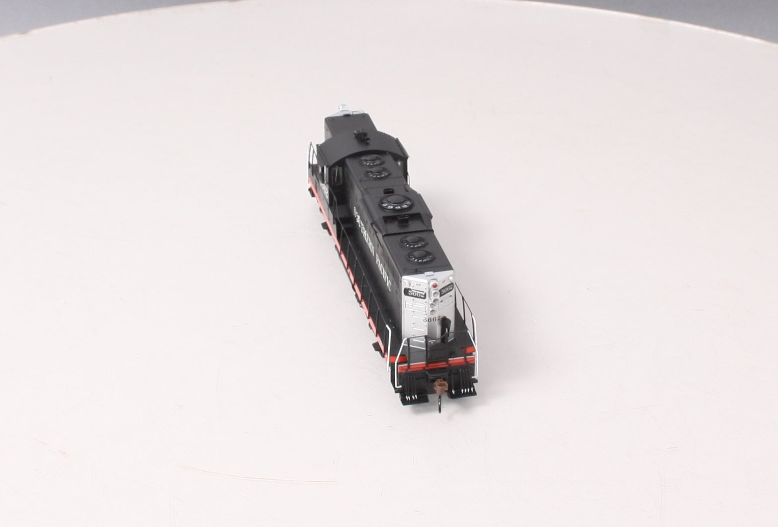 Athearn G78118 HO Scale Southern Pacific GP-9 Powered Diesel Locomotive #5662